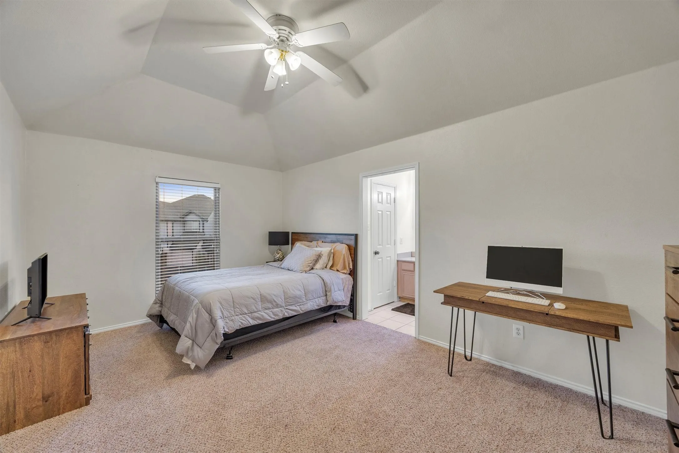 Single Family Residence For Sale in Denton County , 3837 Erath Drive, Carrollton, Texas 75010, 5 Bedroom, 4 Bathroom, 2 Garage spaces, 4,005 Sqft, built in 1999, mls#21339296, Real Estate Agent in Carrollton, Homes For Sale in Denton county, Homes For Sale in Carrollton, Realtor in Carrollton Texas, Real Estate Brokerage Independent Realty Texas, Luminita Cordes Realtor