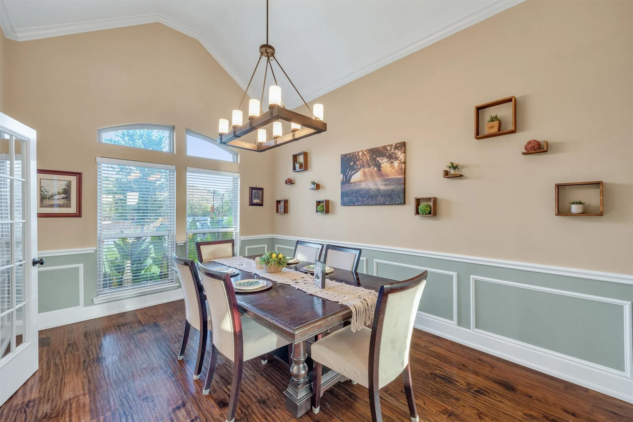 Single Family Residence For Sale in Denton County , 3837 Erath Drive, Carrollton, Texas 75010, 5 Bedroom, 4 Bathroom, 2 Garage spaces, 4,005 Sqft, built in 1999, mls#21339296, Real Estate Agent in Carrollton, Homes For Sale in Denton county, Homes For Sale in Carrollton, Realtor in Carrollton Texas, Real Estate Brokerage Independent Realty Texas, Luminita Cordes Realtor