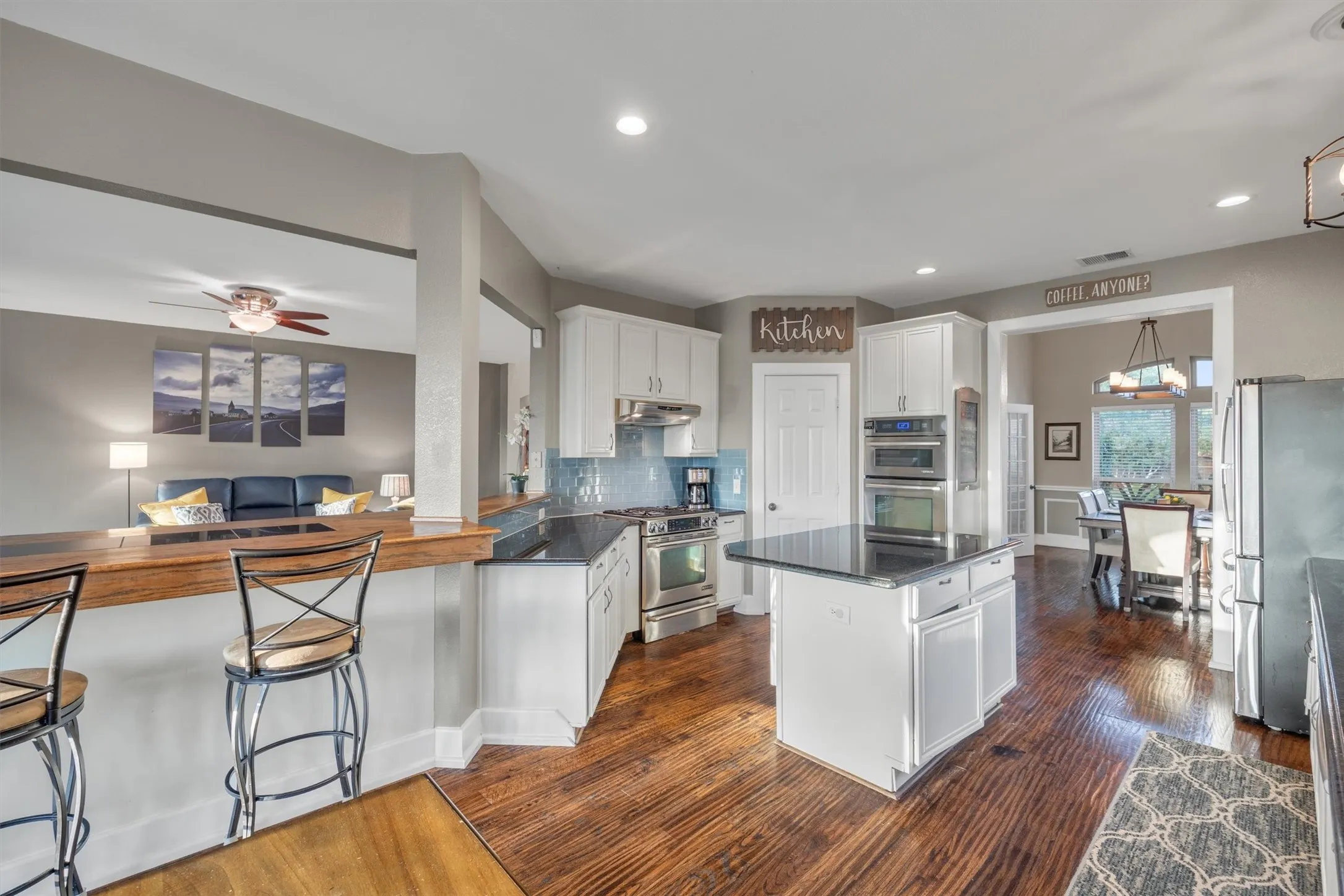 Single Family Residence For Sale in Denton County , 3837 Erath Drive, Carrollton, Texas 75010, 5 Bedroom, 4 Bathroom, 2 Garage spaces, 4,005 Sqft, built in 1999, mls#21339296, Real Estate Agent in Carrollton, Homes For Sale in Denton county, Homes For Sale in Carrollton, Realtor in Carrollton Texas, Real Estate Brokerage Independent Realty Texas, Luminita Cordes Realtor