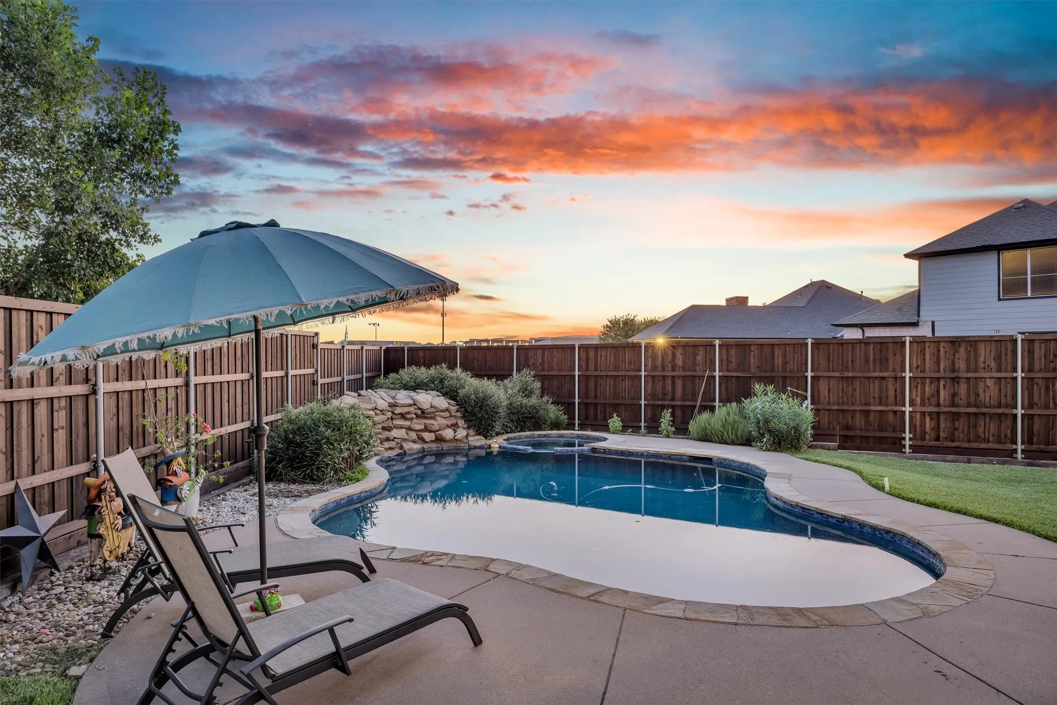 Single Family Residence For Sale in Denton County , 3837 Erath Drive, Carrollton, Texas 75010, 5 Bedroom, 4 Bathroom, 2 Garage spaces, 4,005 Sqft, built in 1999, mls#21339296, Real Estate Agent in Carrollton, Homes For Sale in Denton county, Homes For Sale in Carrollton, Realtor in Carrollton Texas, Real Estate Brokerage Independent Realty Texas, Luminita Cordes Realtor