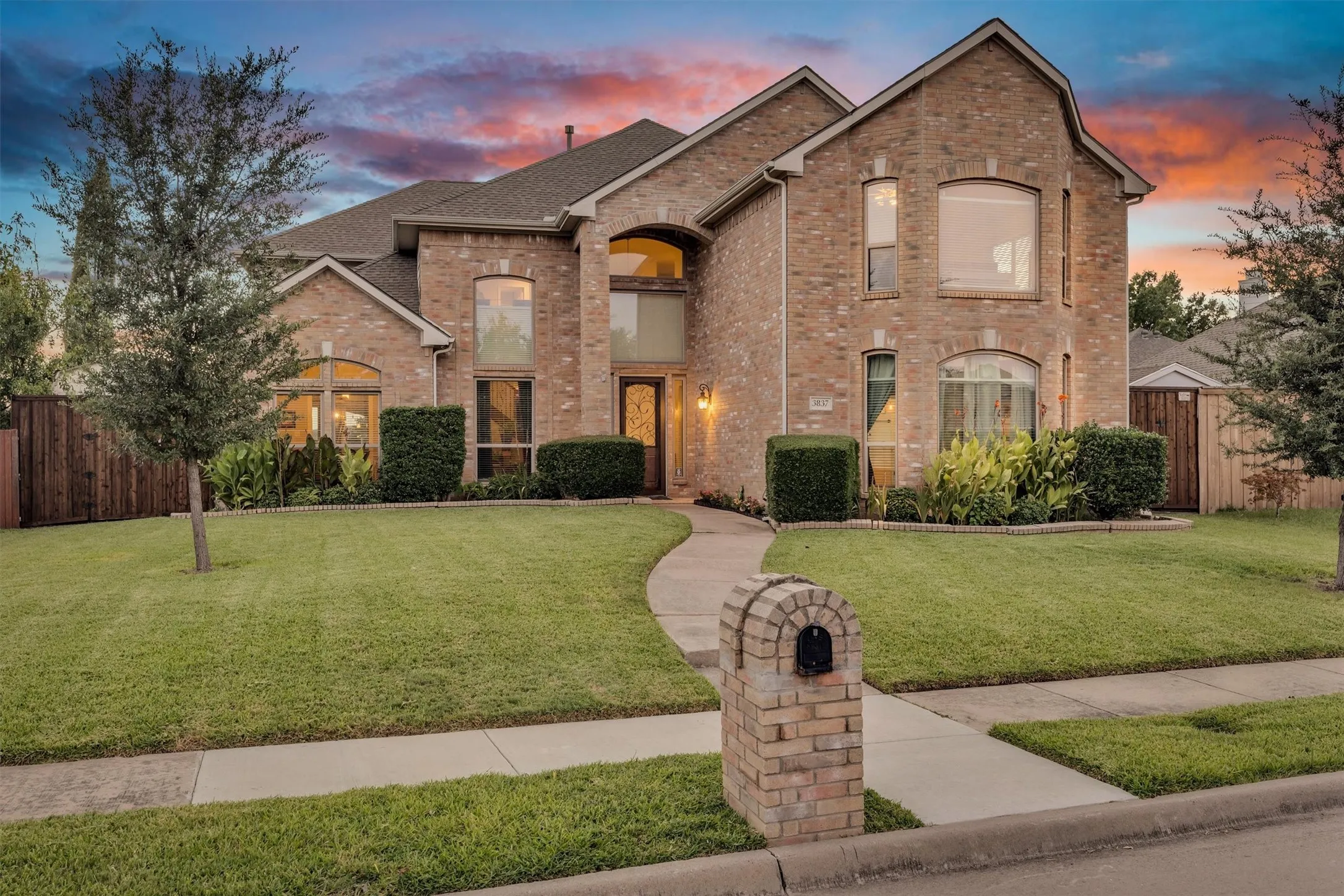 Single Family Residence For Sale in Denton County , 3837 Erath Drive, Carrollton, Texas 75010, 5 Bedroom, 4 Bathroom, 2 Garage spaces, 4,005 Sqft, built in 1999, mls#21339296, Real Estate Agent in Carrollton, Homes For Sale in Denton county, Homes For Sale in Carrollton, Realtor in Carrollton Texas, Real Estate Brokerage Independent Realty Texas, Luminita Cordes Realtor