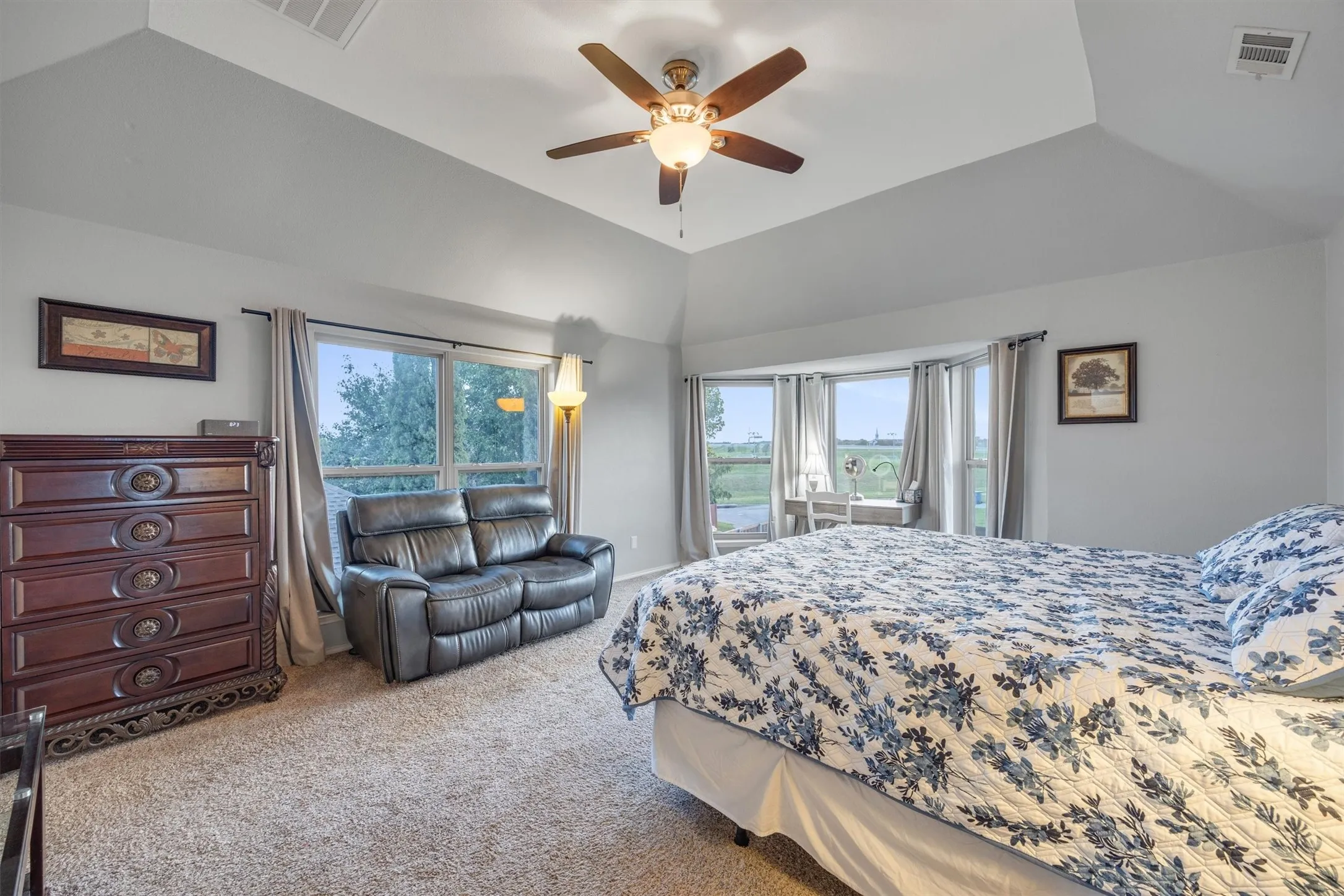 Single Family Residence For Sale in Denton County , 3837 Erath Drive, Carrollton, Texas 75010, 5 Bedroom, 4 Bathroom, 2 Garage spaces, 4,005 Sqft, built in 1999, mls#21339296, Real Estate Agent in Carrollton, Homes For Sale in Denton county, Homes For Sale in Carrollton, Realtor in Carrollton Texas, Real Estate Brokerage Independent Realty Texas, Luminita Cordes Realtor