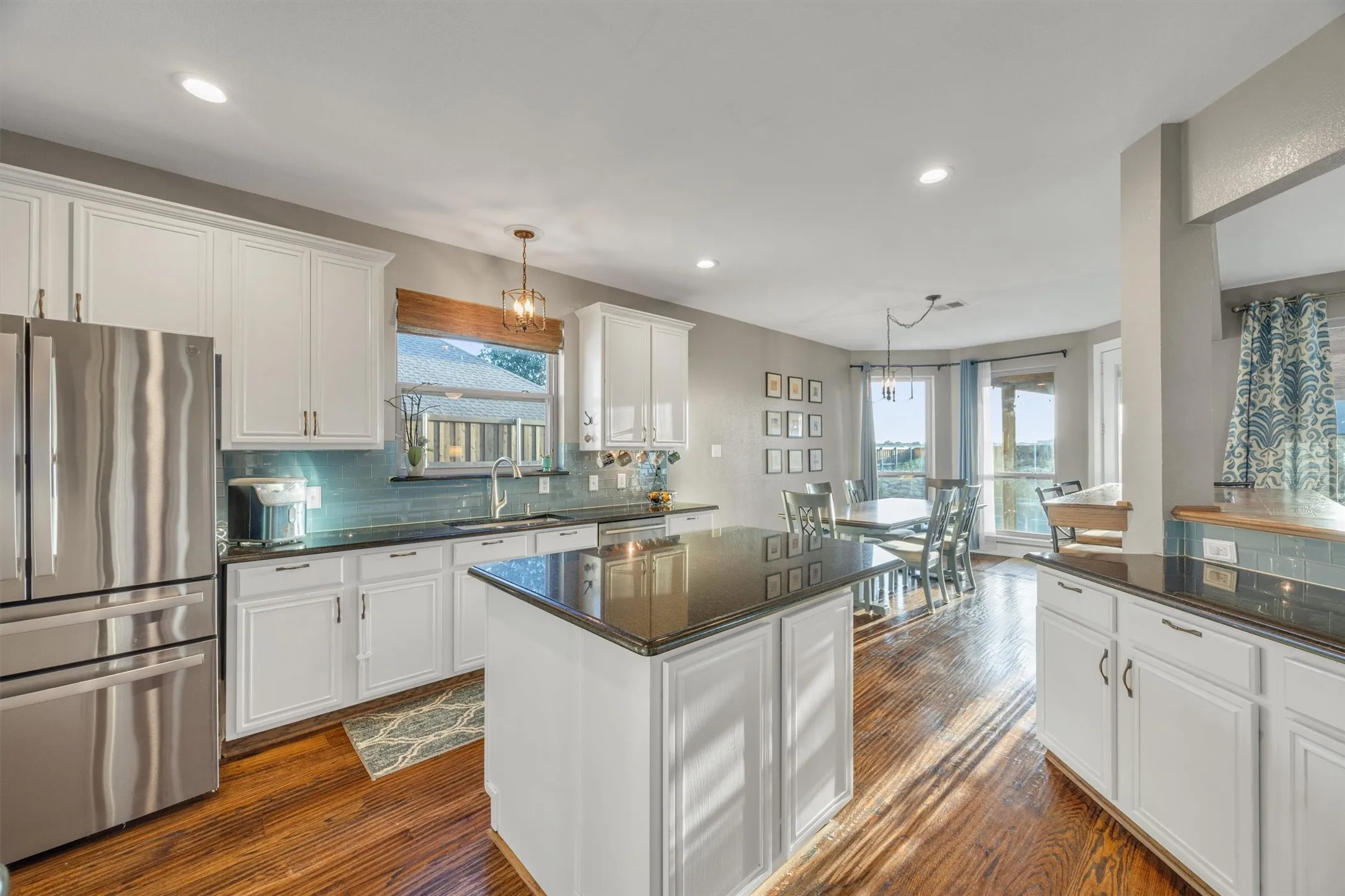 Single Family Residence For Sale in Denton County , 3837 Erath Drive, Carrollton, Texas 75010, 5 Bedroom, 4 Bathroom, 2 Garage spaces, 4,005 Sqft, built in 1999, mls#21339296, Real Estate Agent in Carrollton, Homes For Sale in Denton county, Homes For Sale in Carrollton, Realtor in Carrollton Texas, Real Estate Brokerage Independent Realty Texas, Luminita Cordes Realtor
