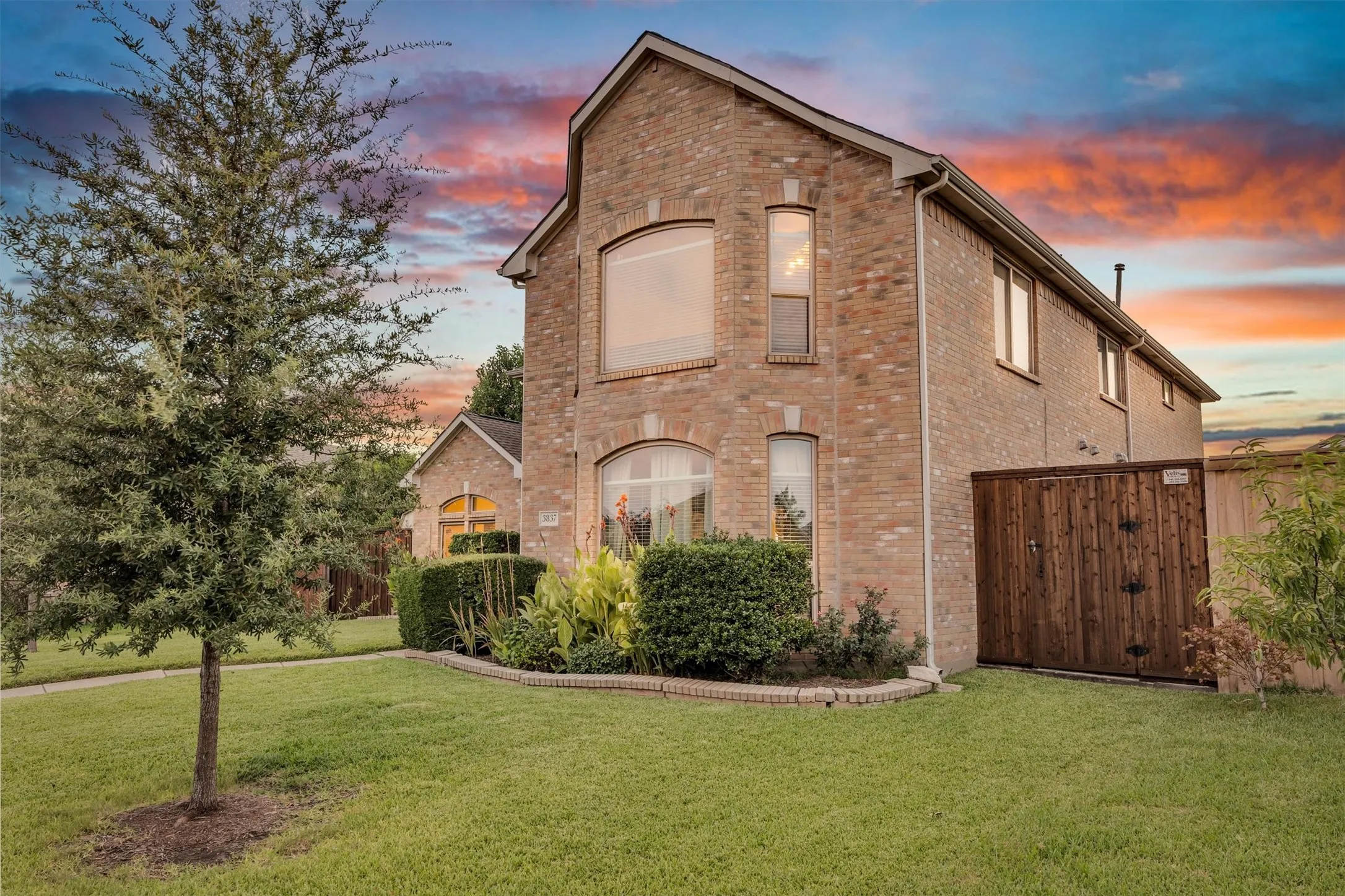 Single Family Residence For Sale in Denton County , 3837 Erath Drive, Carrollton, Texas 75010, 5 Bedroom, 4 Bathroom, 2 Garage spaces, 4,005 Sqft, built in 1999, mls#21339296, Real Estate Agent in Carrollton, Homes For Sale in Denton county, Homes For Sale in Carrollton, Realtor in Carrollton Texas, Real Estate Brokerage Independent Realty Texas, Luminita Cordes Realtor