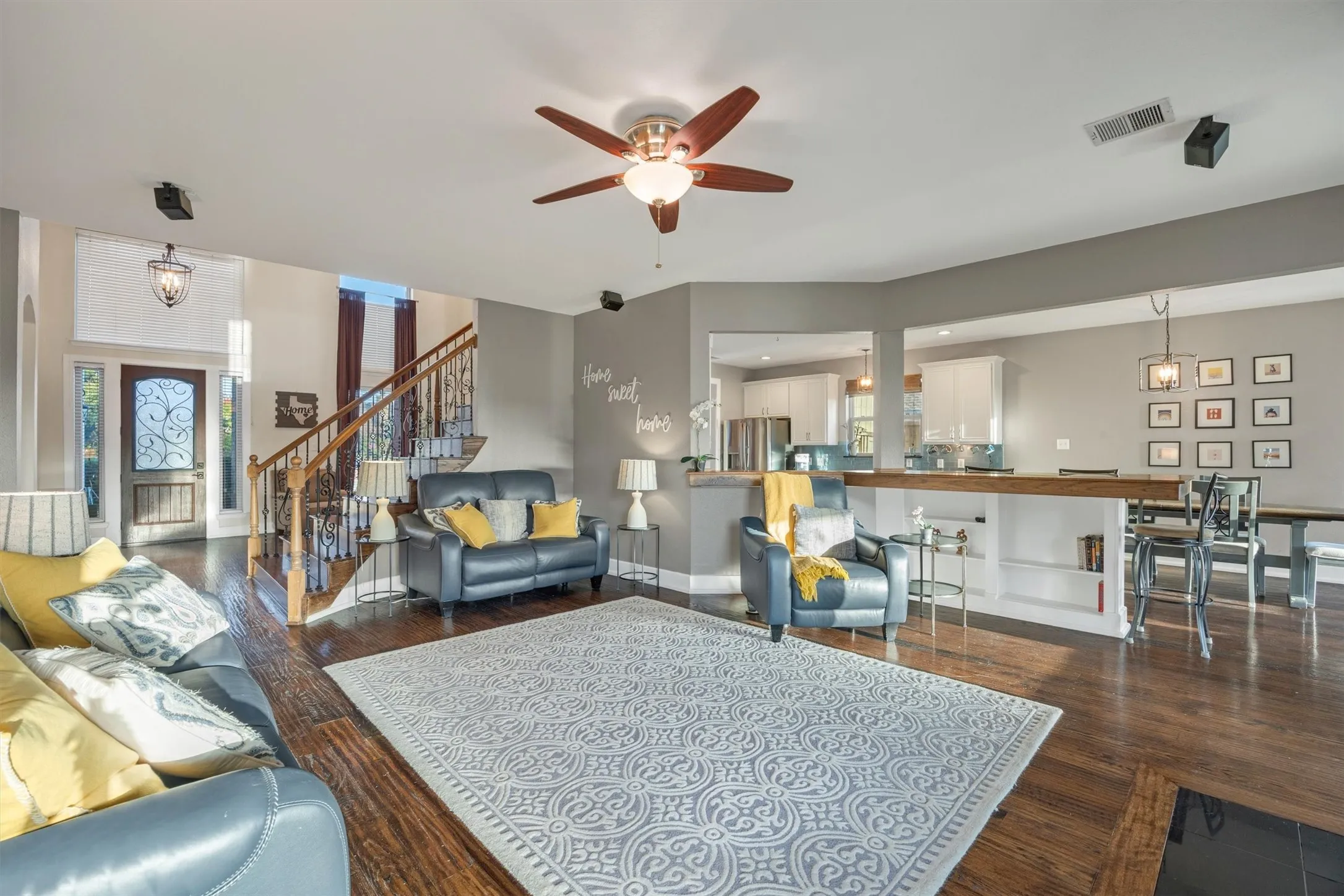 Single Family Residence For Sale in Denton County , 3837 Erath Drive, Carrollton, Texas 75010, 5 Bedroom, 4 Bathroom, 2 Garage spaces, 4,005 Sqft, built in 1999, mls#21339296, Real Estate Agent in Carrollton, Homes For Sale in Denton county, Homes For Sale in Carrollton, Realtor in Carrollton Texas, Real Estate Brokerage Independent Realty Texas, Luminita Cordes Realtor