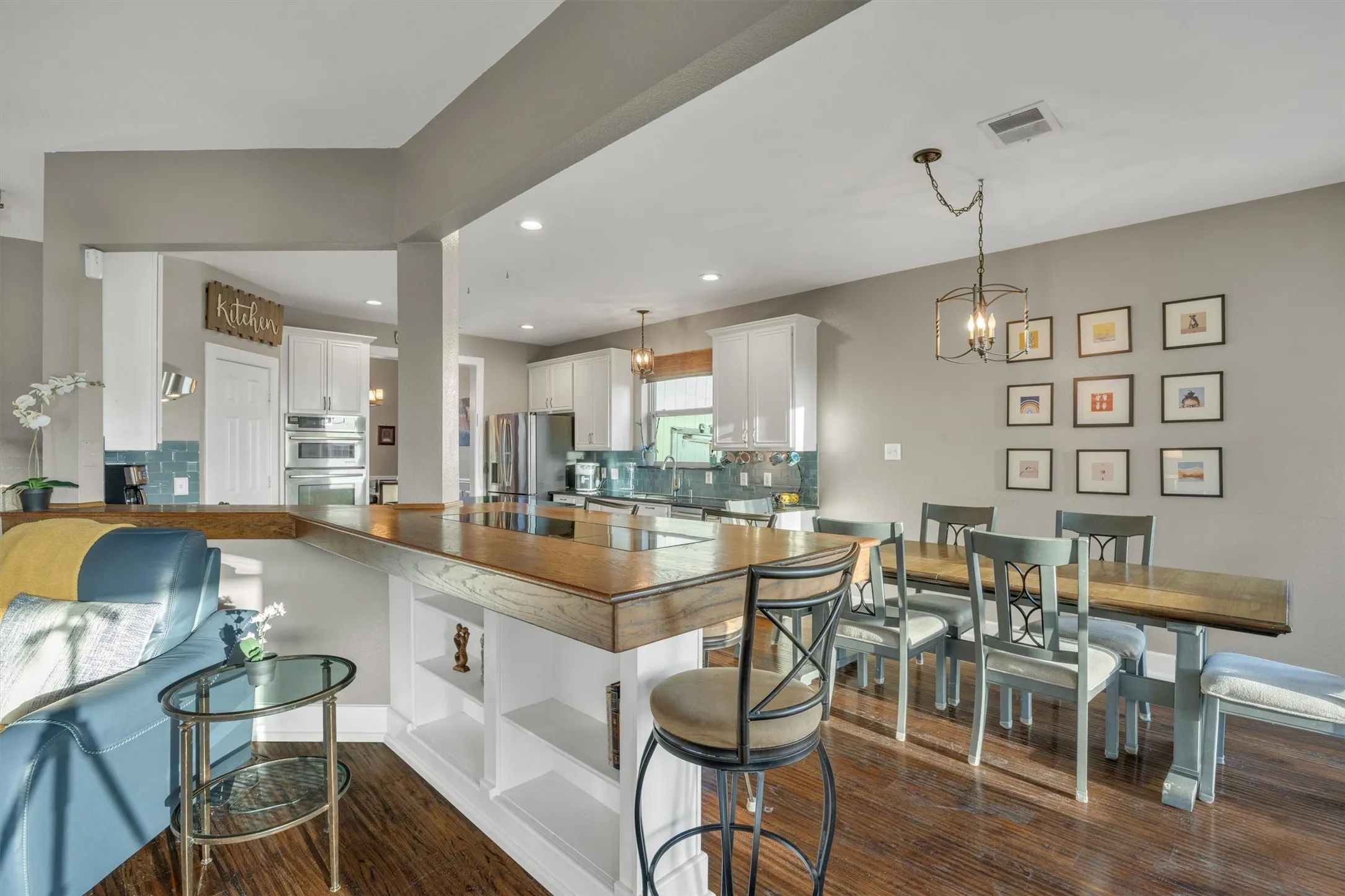Single Family Residence For Sale in Denton County , 3837 Erath Drive, Carrollton, Texas 75010, 5 Bedroom, 4 Bathroom, 2 Garage spaces, 4,005 Sqft, built in 1999, mls#21339296, Real Estate Agent in Carrollton, Homes For Sale in Denton county, Homes For Sale in Carrollton, Realtor in Carrollton Texas, Real Estate Brokerage Independent Realty Texas, Luminita Cordes Realtor