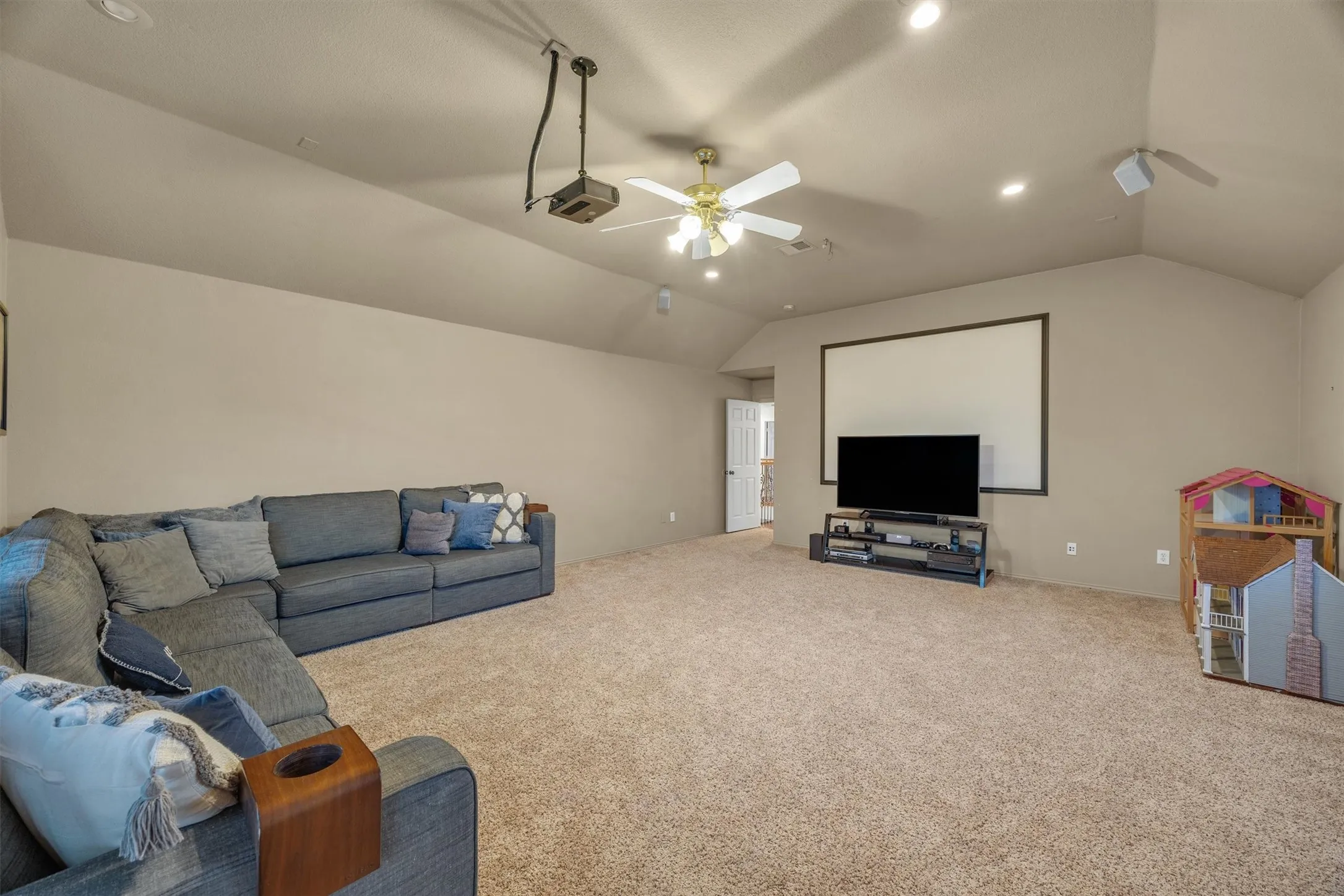 Single Family Residence For Sale in Denton County , 3837 Erath Drive, Carrollton, Texas 75010, 5 Bedroom, 4 Bathroom, 2 Garage spaces, 4,005 Sqft, built in 1999, mls#21339296, Real Estate Agent in Carrollton, Homes For Sale in Denton county, Homes For Sale in Carrollton, Realtor in Carrollton Texas, Real Estate Brokerage Independent Realty Texas, Luminita Cordes Realtor
