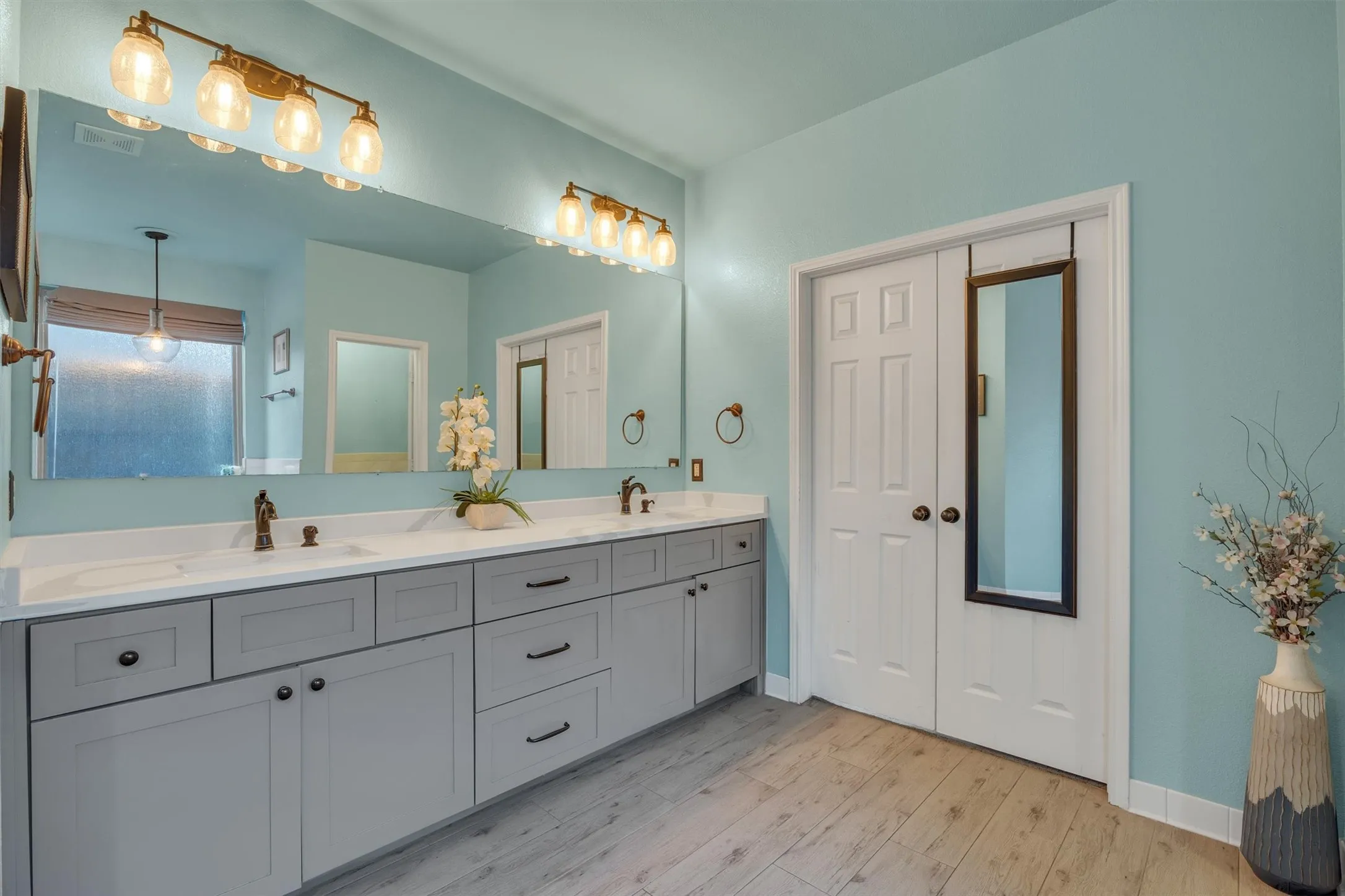 Single Family Residence For Sale in Denton County , 3837 Erath Drive, Carrollton, Texas 75010, 5 Bedroom, 4 Bathroom, 2 Garage spaces, 4,005 Sqft, built in 1999, mls#21339296, Real Estate Agent in Carrollton, Homes For Sale in Denton county, Homes For Sale in Carrollton, Realtor in Carrollton Texas, Real Estate Brokerage Independent Realty Texas, Luminita Cordes Realtor