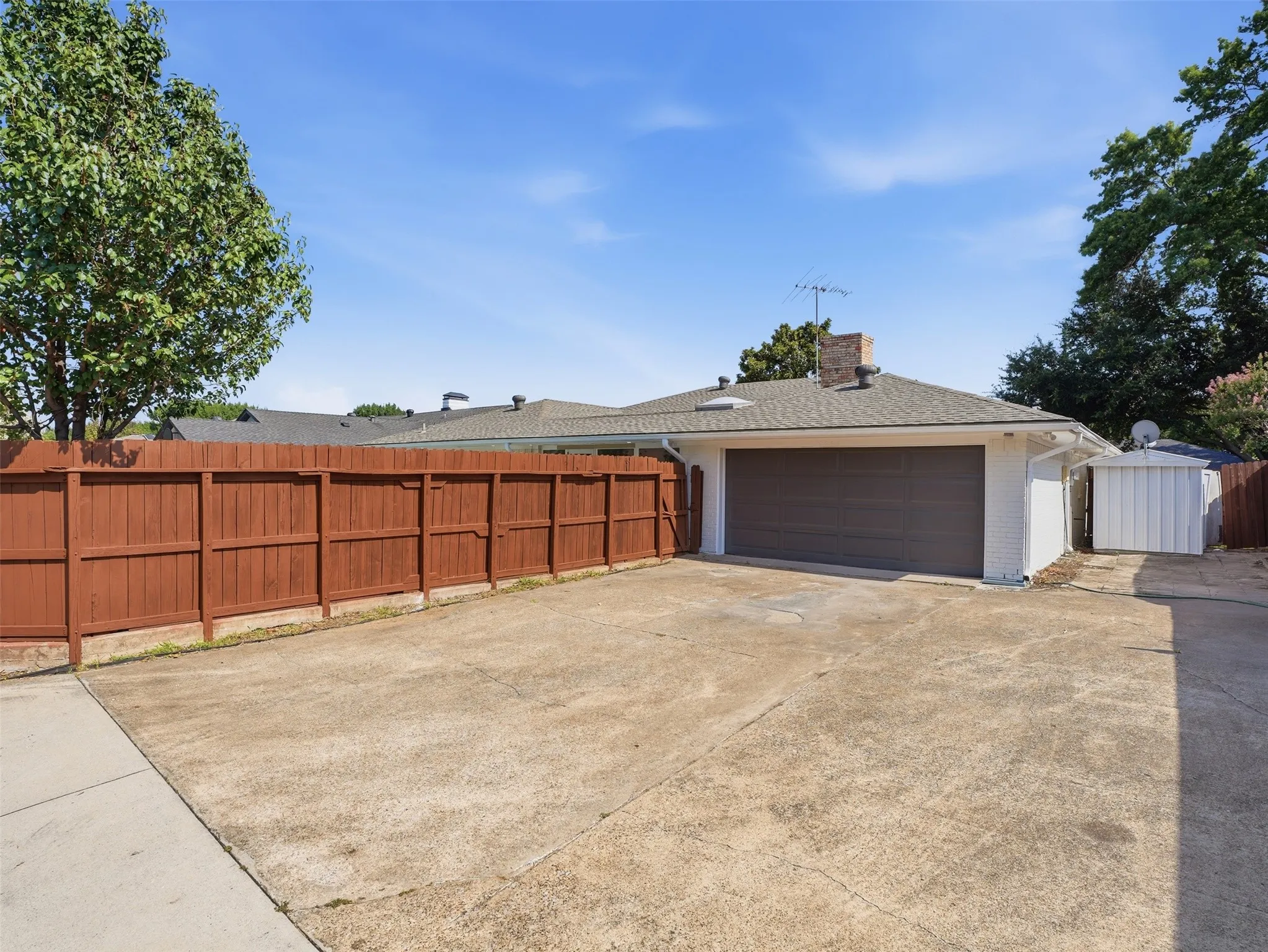 Single Family Residence For Sale in Collin County , 2369 Claridge Circle, Plano, Texas 75075, 4 Bedroom, 3 Bathroom, 2 Garage spaces, 2,356 Sqft, built in 1973, mls#21339343, Real Estate Agent in Plano, Homes For Sale in Collin county, Homes For Sale in Plano, Realtor in Plano Texas, Real Estate Brokerage Independent Realty Texas, Luminita Cordes Realtor