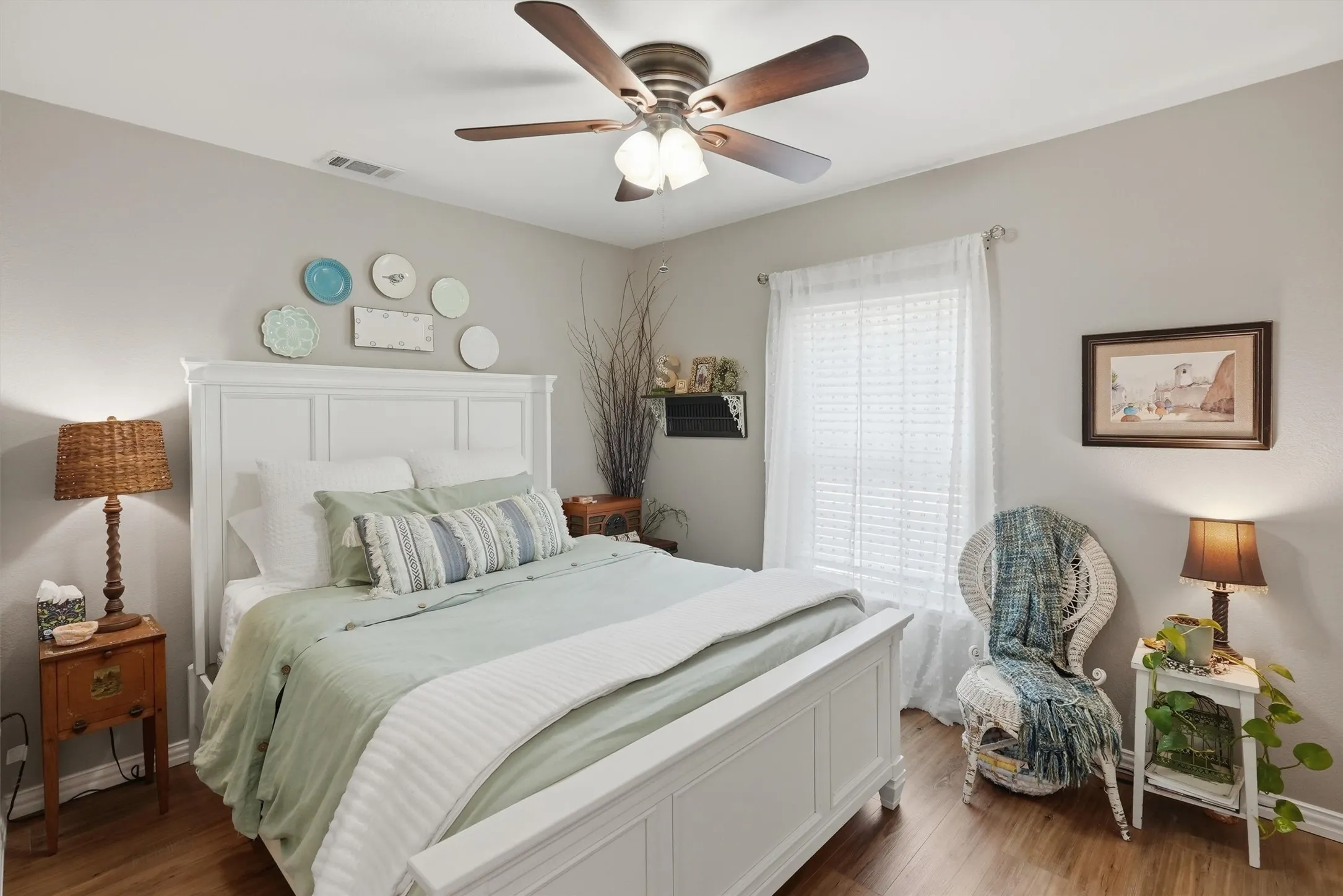 Single Family Residence For Sale in Hood County , 1313 Porter Court, Granbury, Texas 76048, 4 Bedroom, 4 Bathroom, 2 Garage spaces, 2,424 Sqft, built in 1960, mls#21335887, Real Estate Agent in Granbury, Homes For Sale in Hood county, Homes For Sale in Granbury, Realtor in Granbury Texas, Real Estate Brokerage Independent Realty Texas, Luminita Cordes Realtor