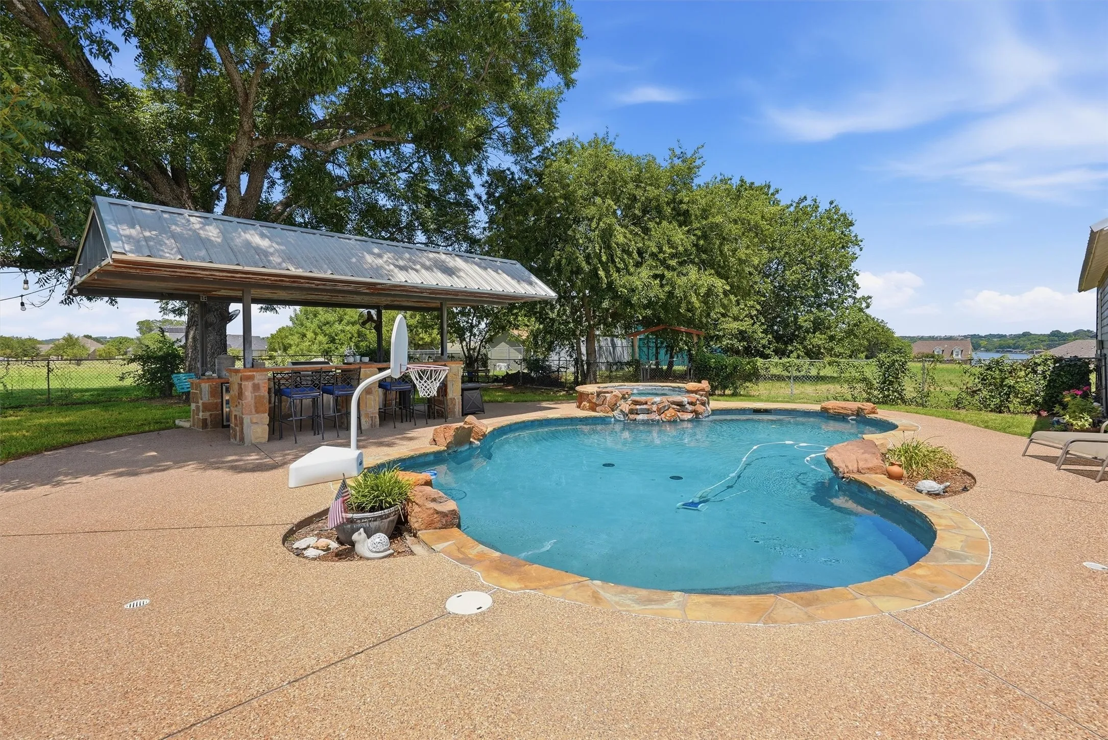 Single Family Residence For Sale in Hood County , 1313 Porter Court, Granbury, Texas 76048, 4 Bedroom, 4 Bathroom, 2 Garage spaces, 2,424 Sqft, built in 1960, mls#21335887, Real Estate Agent in Granbury, Homes For Sale in Hood county, Homes For Sale in Granbury, Realtor in Granbury Texas, Real Estate Brokerage Independent Realty Texas, Luminita Cordes Realtor