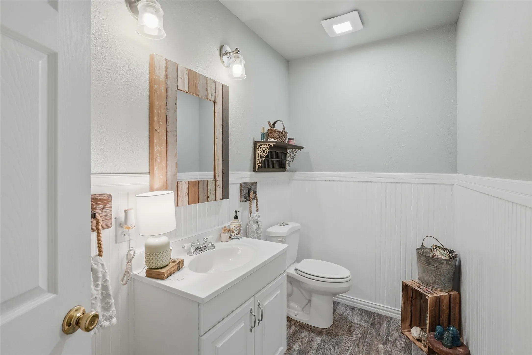 Single Family Residence For Sale in Hood County , 1313 Porter Court, Granbury, Texas 76048, 4 Bedroom, 4 Bathroom, 2 Garage spaces, 2,424 Sqft, built in 1960, mls#21335887, Real Estate Agent in Granbury, Homes For Sale in Hood county, Homes For Sale in Granbury, Realtor in Granbury Texas, Real Estate Brokerage Independent Realty Texas, Luminita Cordes Realtor