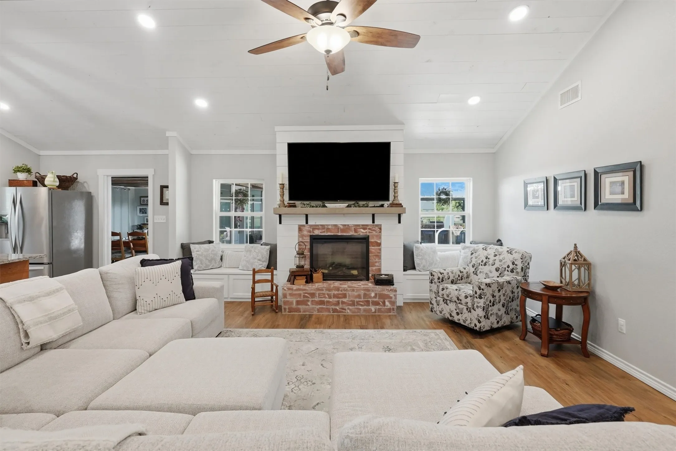 Single Family Residence For Sale in Hood County , 1313 Porter Court, Granbury, Texas 76048, 4 Bedroom, 4 Bathroom, 2 Garage spaces, 2,424 Sqft, built in 1960, mls#21335887, Real Estate Agent in Granbury, Homes For Sale in Hood county, Homes For Sale in Granbury, Realtor in Granbury Texas, Real Estate Brokerage Independent Realty Texas, Luminita Cordes Realtor