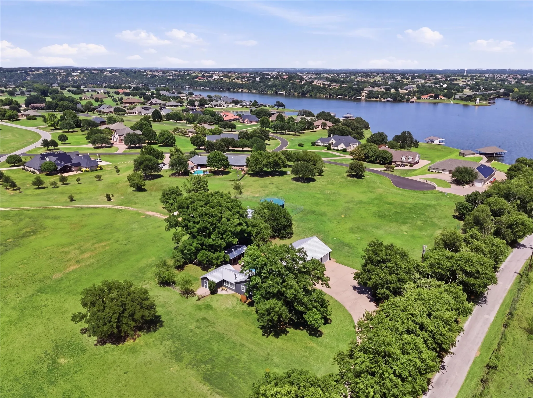 Single Family Residence For Sale in Hood County , 1313 Porter Court, Granbury, Texas 76048, 4 Bedroom, 4 Bathroom, 2 Garage spaces, 2,424 Sqft, built in 1960, mls#21335887, Real Estate Agent in Granbury, Homes For Sale in Hood county, Homes For Sale in Granbury, Realtor in Granbury Texas, Real Estate Brokerage Independent Realty Texas, Luminita Cordes Realtor