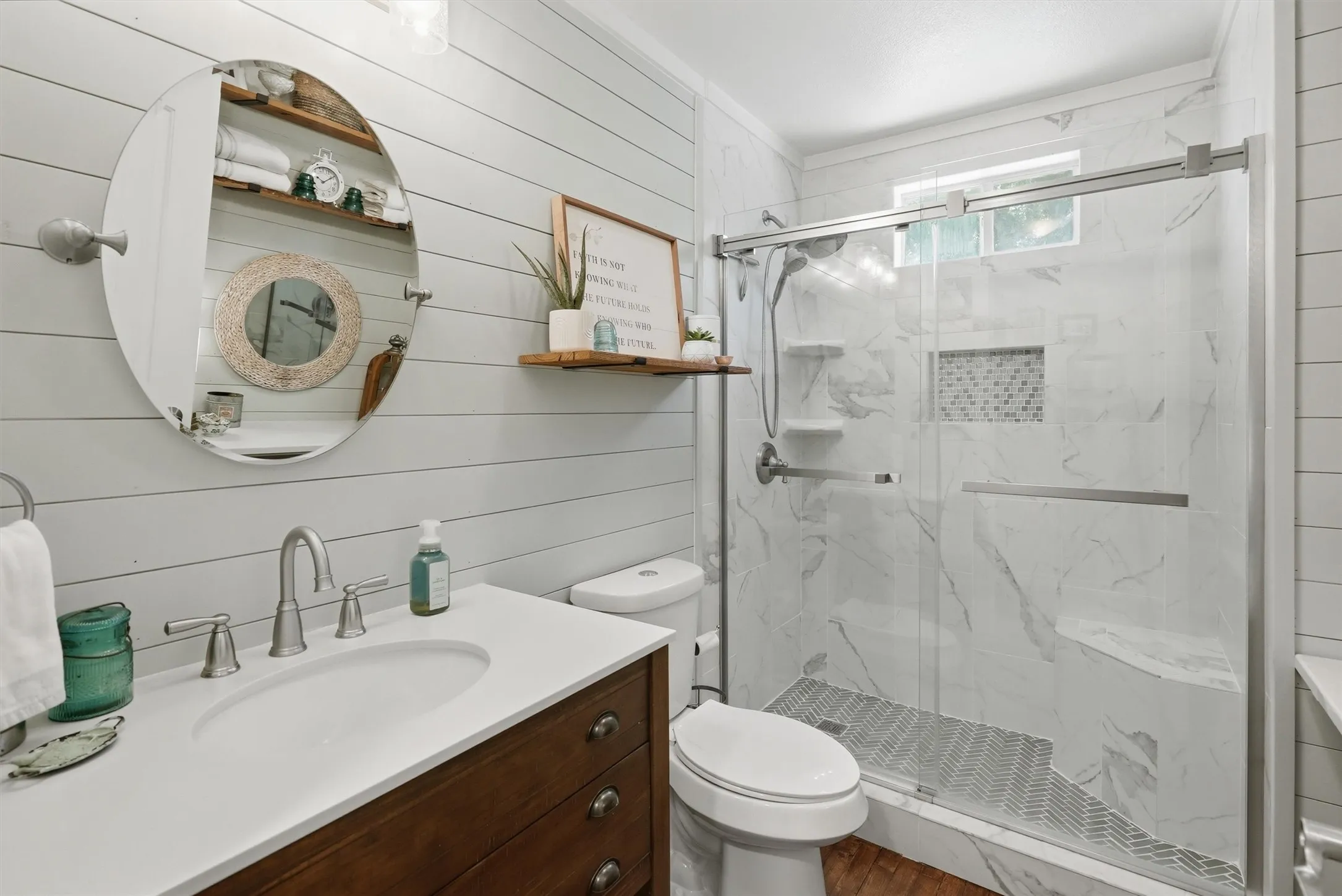 Single Family Residence For Sale in Hood County , 1313 Porter Court, Granbury, Texas 76048, 4 Bedroom, 4 Bathroom, 2 Garage spaces, 2,424 Sqft, built in 1960, mls#21335887, Real Estate Agent in Granbury, Homes For Sale in Hood county, Homes For Sale in Granbury, Realtor in Granbury Texas, Real Estate Brokerage Independent Realty Texas, Luminita Cordes Realtor