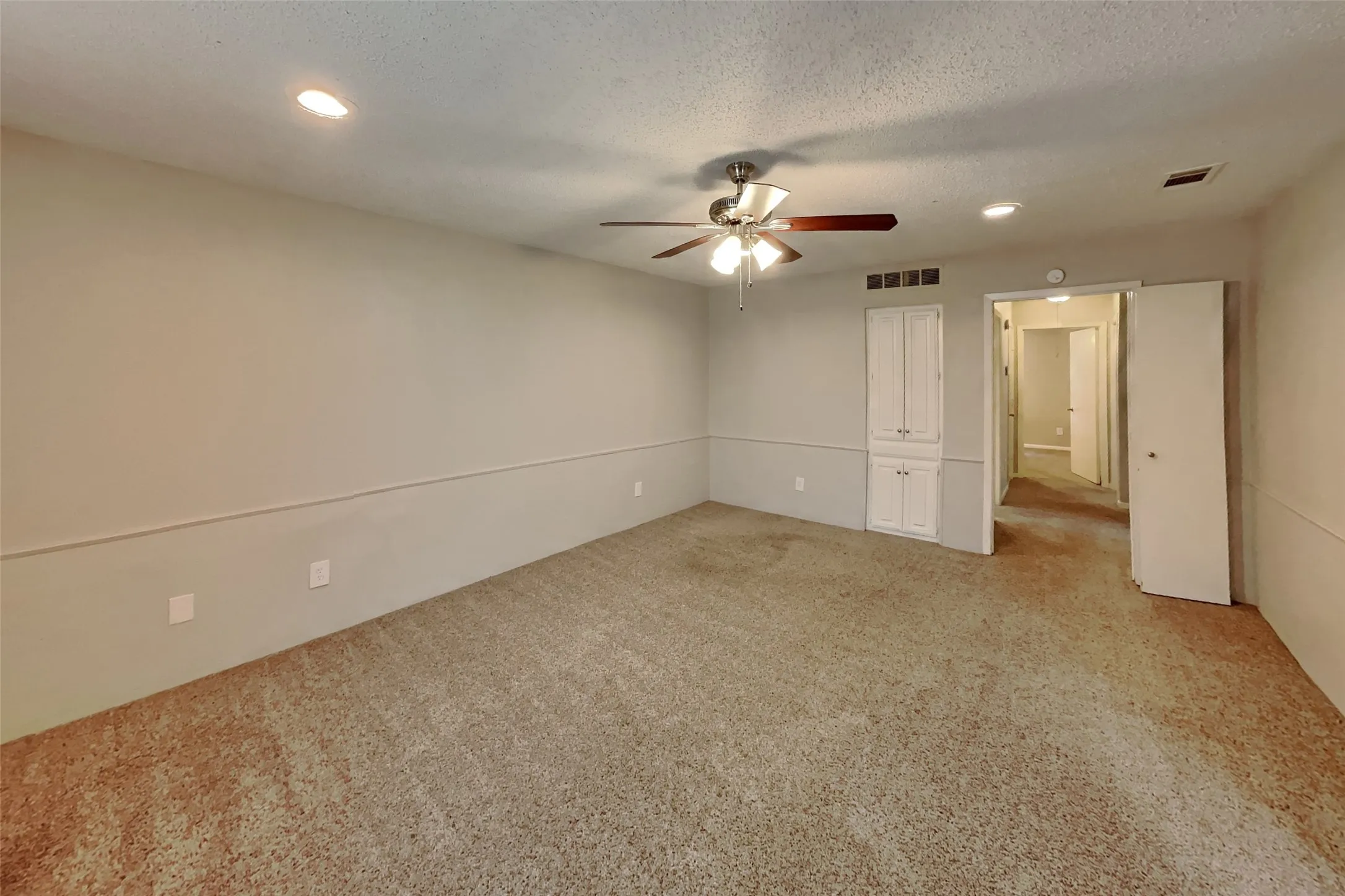 Single Family Residence For Rent in Collin County , 1809 Geneva Lane, Plano, Texas 75075, 3 Bedroom, 2 Bathroom, 2 Garage spaces, 2,080 Sqft, built in 1981, mls#21339328, Real Estate Agent in Plano, Homes For Rent in Collin county, Homes For Rent in Plano, Realtor in Plano Texas, Real Estate Brokerage Independent Realty Texas, Luminita Cordes Realtor