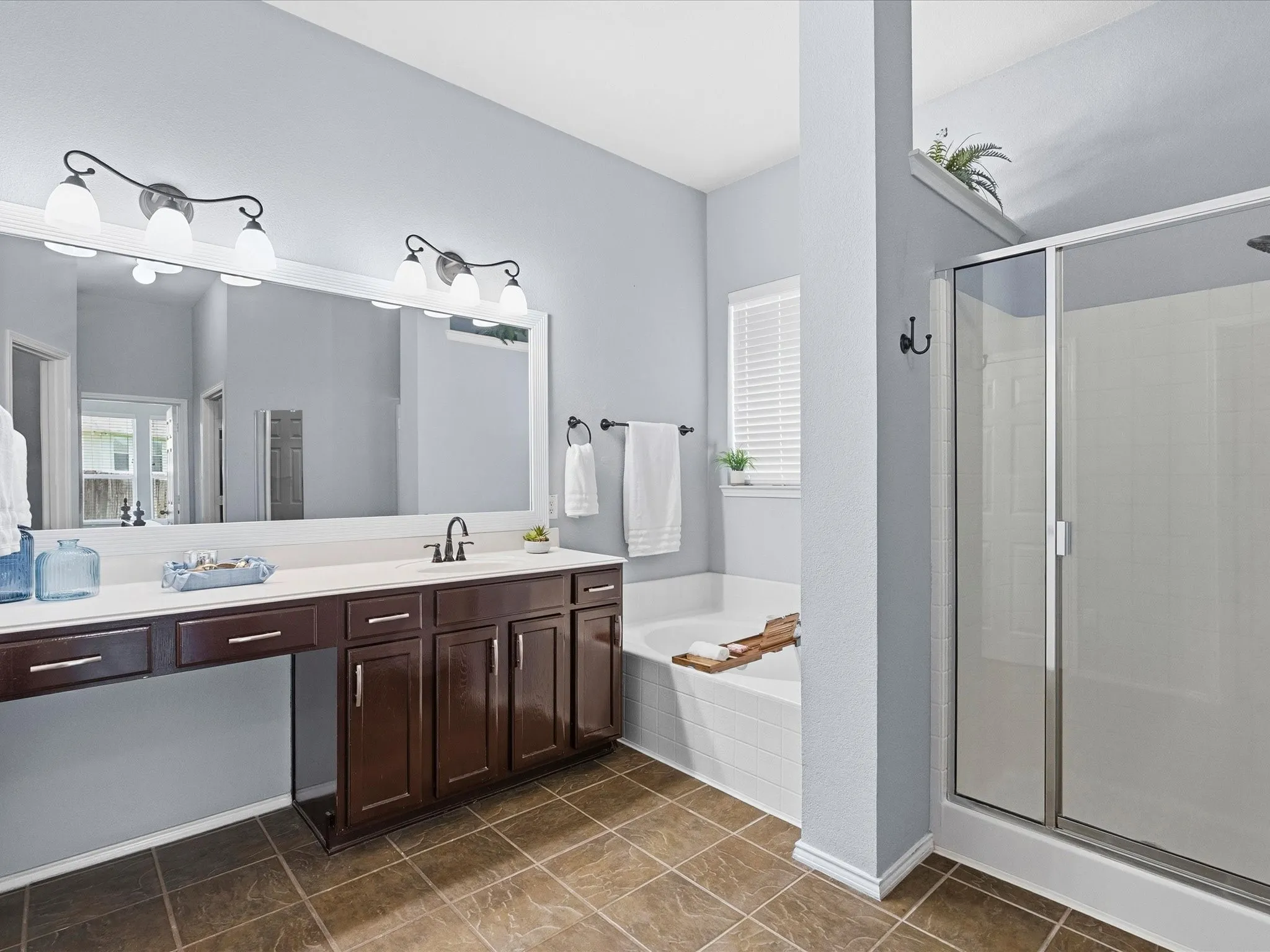 Single Family Residence For Sale in Tarrant County , 5845 Lamb Creek Drive, Fort Worth, Texas 76179, 4 Bedroom, 2 Bathroom, 2 Garage spaces, 2,487 Sqft, built in 2005, mls#21338931, Real Estate Agent in Fort Worth, Homes For Sale in Tarrant county, Homes For Sale in Fort Worth, Realtor in Fort Worth Texas, Real Estate Brokerage Independent Realty Texas, Luminita Cordes Realtor