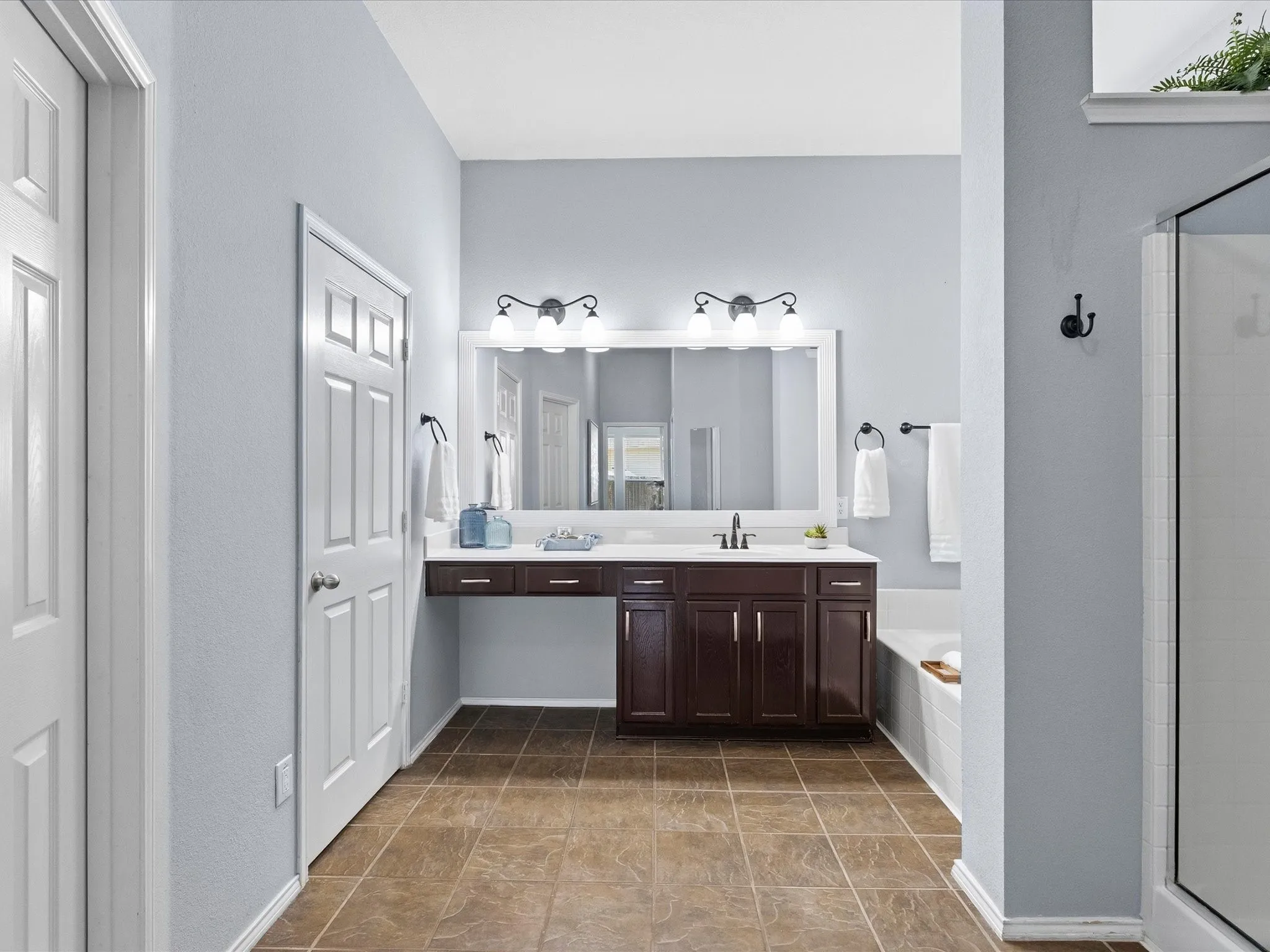 Single Family Residence For Sale in Tarrant County , 5845 Lamb Creek Drive, Fort Worth, Texas 76179, 4 Bedroom, 2 Bathroom, 2 Garage spaces, 2,487 Sqft, built in 2005, mls#21338931, Real Estate Agent in Fort Worth, Homes For Sale in Tarrant county, Homes For Sale in Fort Worth, Realtor in Fort Worth Texas, Real Estate Brokerage Independent Realty Texas, Luminita Cordes Realtor