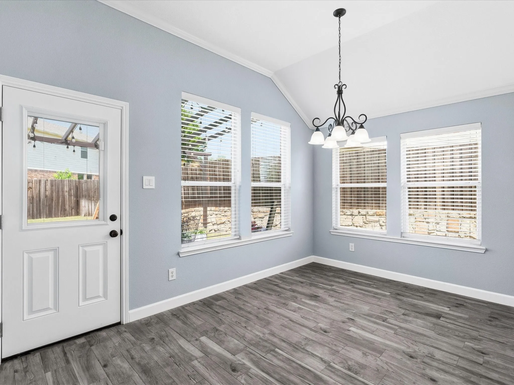 Single Family Residence For Sale in Tarrant County , 5845 Lamb Creek Drive, Fort Worth, Texas 76179, 4 Bedroom, 2 Bathroom, 2 Garage spaces, 2,487 Sqft, built in 2005, mls#21338931, Real Estate Agent in Fort Worth, Homes For Sale in Tarrant county, Homes For Sale in Fort Worth, Realtor in Fort Worth Texas, Real Estate Brokerage Independent Realty Texas, Luminita Cordes Realtor