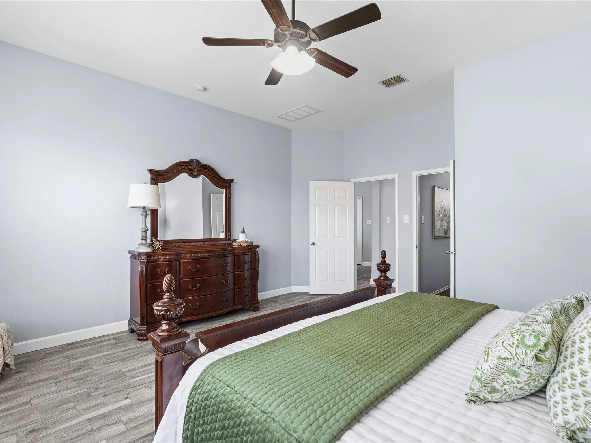 Single Family Residence For Sale in Tarrant County , 5845 Lamb Creek Drive, Fort Worth, Texas 76179, 4 Bedroom, 2 Bathroom, 2 Garage spaces, 2,487 Sqft, built in 2005, mls#21338931, Real Estate Agent in Fort Worth, Homes For Sale in Tarrant county, Homes For Sale in Fort Worth, Realtor in Fort Worth Texas, Real Estate Brokerage Independent Realty Texas, Luminita Cordes Realtor