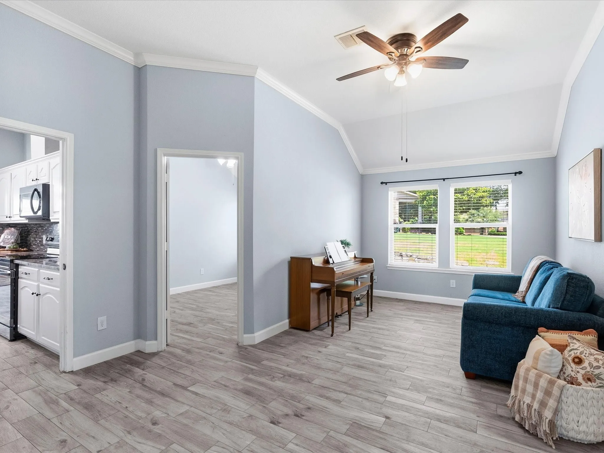 Single Family Residence For Sale in Tarrant County , 5845 Lamb Creek Drive, Fort Worth, Texas 76179, 4 Bedroom, 2 Bathroom, 2 Garage spaces, 2,487 Sqft, built in 2005, mls#21338931, Real Estate Agent in Fort Worth, Homes For Sale in Tarrant county, Homes For Sale in Fort Worth, Realtor in Fort Worth Texas, Real Estate Brokerage Independent Realty Texas, Luminita Cordes Realtor