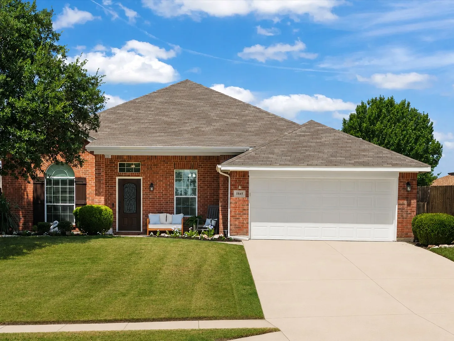 Single Family Residence For Sale in Tarrant County , 5845 Lamb Creek Drive, Fort Worth, Texas 76179, 4 Bedroom, 2 Bathroom, 2 Garage spaces, 2,487 Sqft, built in 2005, mls#21338931, Real Estate Agent in Fort Worth, Homes For Sale in Tarrant county, Homes For Sale in Fort Worth, Realtor in Fort Worth Texas, Real Estate Brokerage Independent Realty Texas, Luminita Cordes Realtor