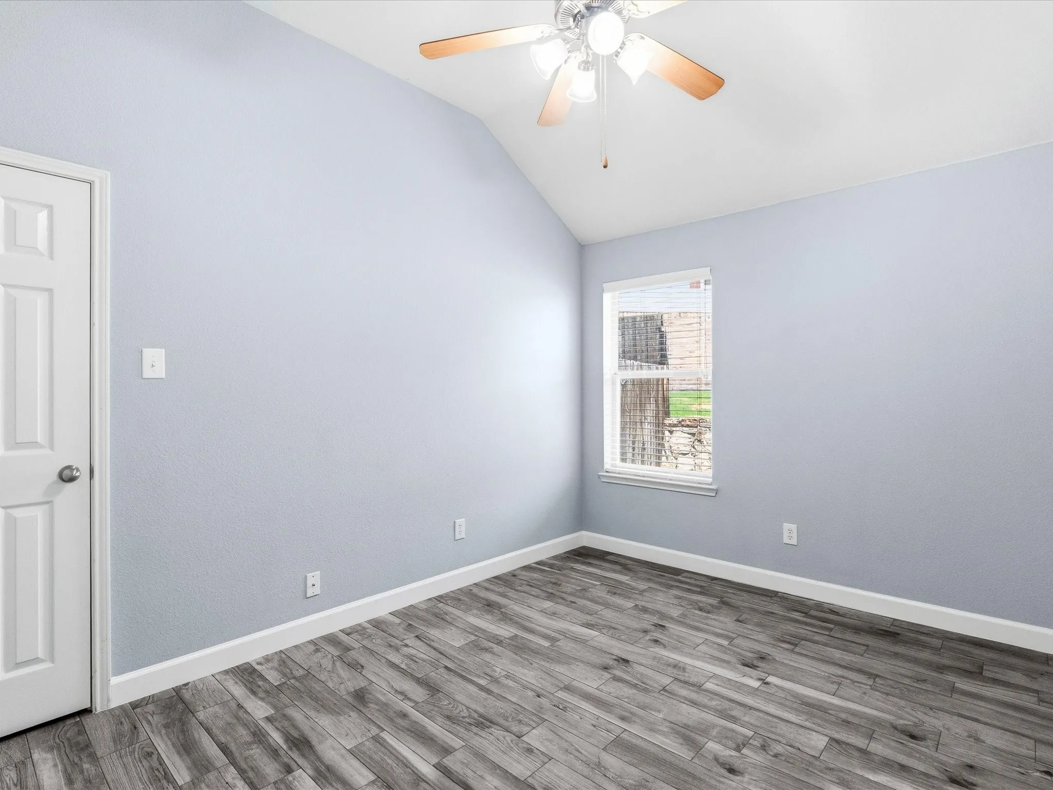 Single Family Residence For Sale in Tarrant County , 5845 Lamb Creek Drive, Fort Worth, Texas 76179, 4 Bedroom, 2 Bathroom, 2 Garage spaces, 2,487 Sqft, built in 2005, mls#21338931, Real Estate Agent in Fort Worth, Homes For Sale in Tarrant county, Homes For Sale in Fort Worth, Realtor in Fort Worth Texas, Real Estate Brokerage Independent Realty Texas, Luminita Cordes Realtor