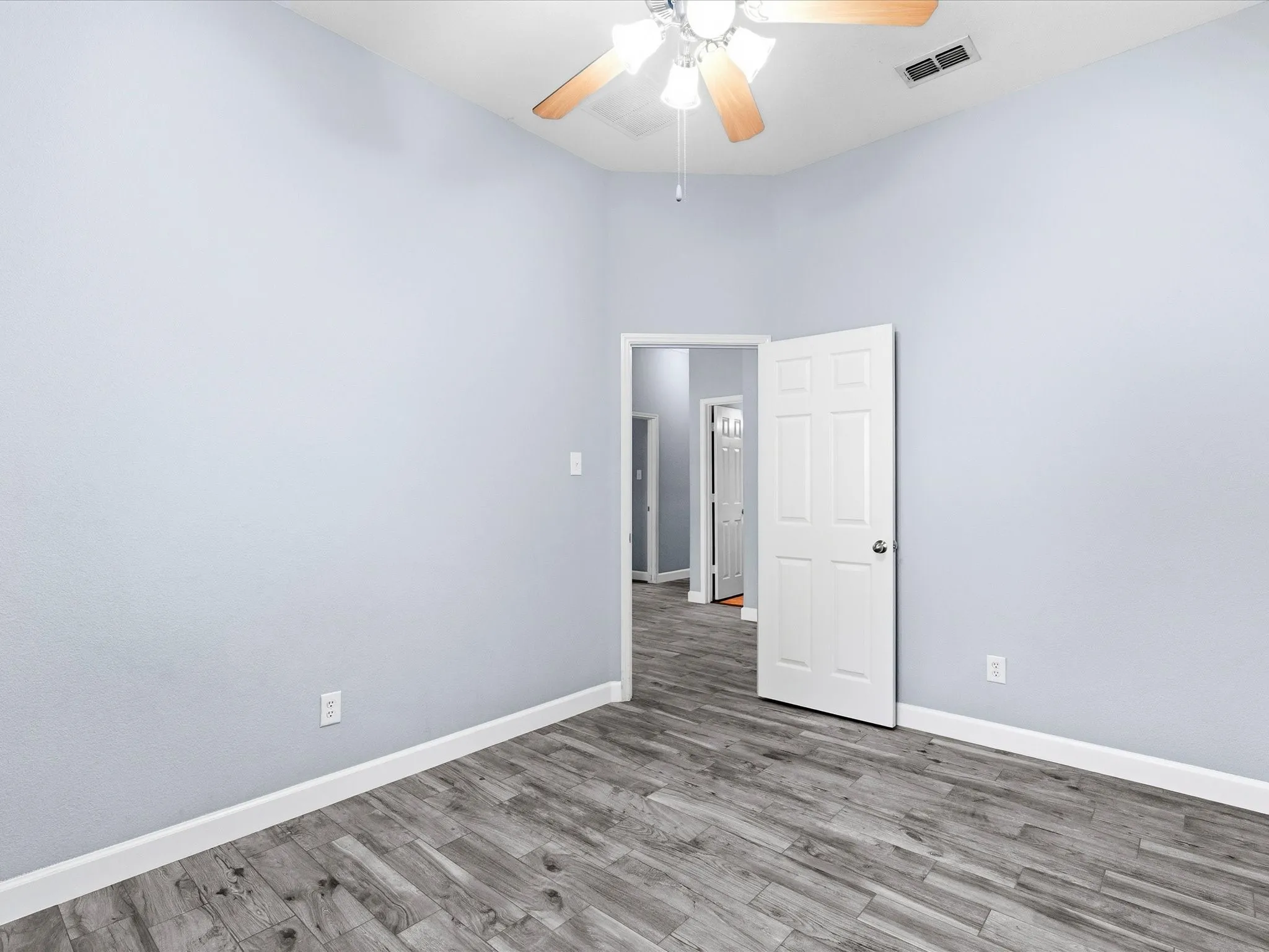 Single Family Residence For Sale in Tarrant County , 5845 Lamb Creek Drive, Fort Worth, Texas 76179, 4 Bedroom, 2 Bathroom, 2 Garage spaces, 2,487 Sqft, built in 2005, mls#21338931, Real Estate Agent in Fort Worth, Homes For Sale in Tarrant county, Homes For Sale in Fort Worth, Realtor in Fort Worth Texas, Real Estate Brokerage Independent Realty Texas, Luminita Cordes Realtor