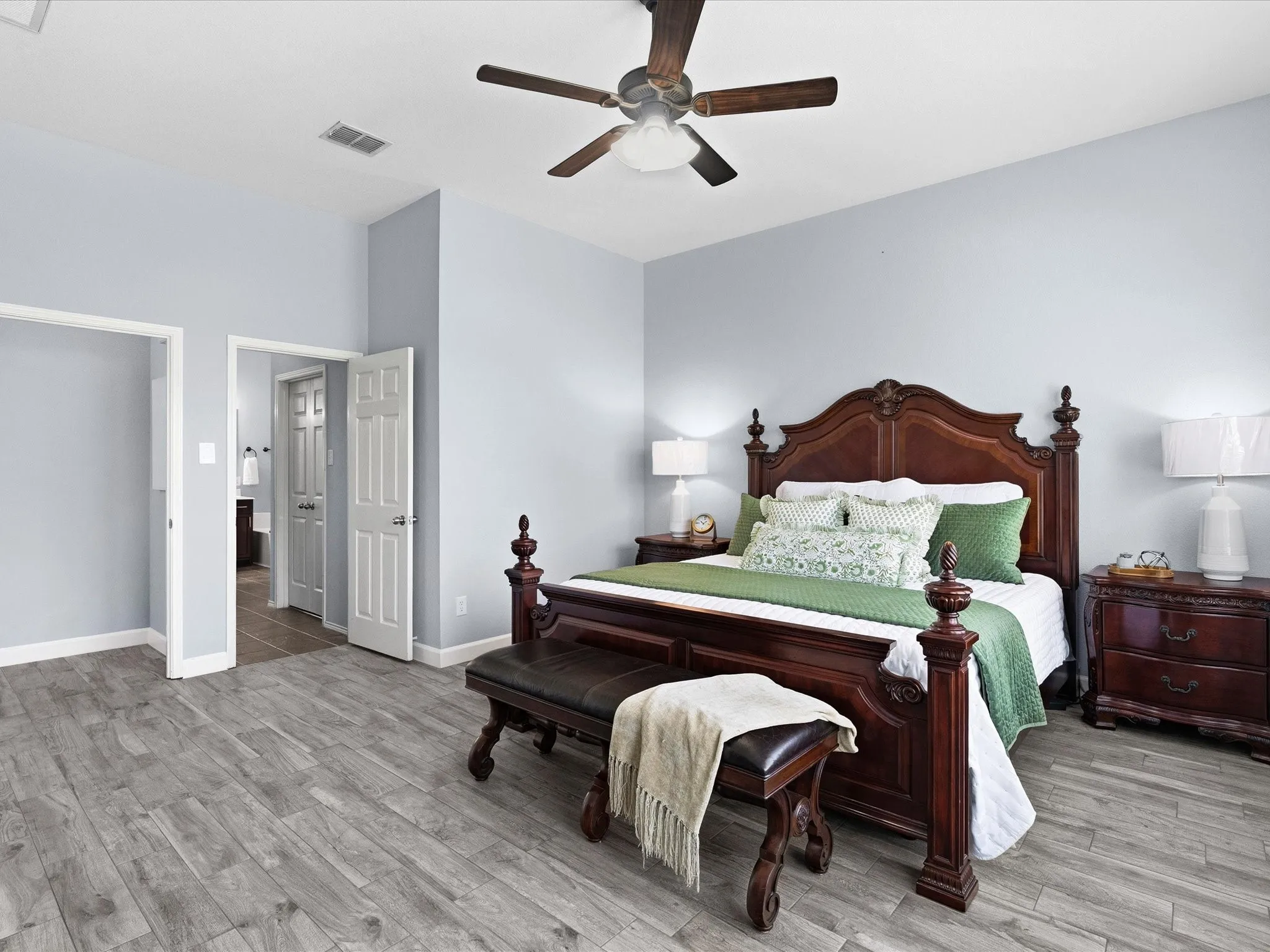 Single Family Residence For Sale in Tarrant County , 5845 Lamb Creek Drive, Fort Worth, Texas 76179, 4 Bedroom, 2 Bathroom, 2 Garage spaces, 2,487 Sqft, built in 2005, mls#21338931, Real Estate Agent in Fort Worth, Homes For Sale in Tarrant county, Homes For Sale in Fort Worth, Realtor in Fort Worth Texas, Real Estate Brokerage Independent Realty Texas, Luminita Cordes Realtor