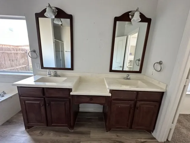 Single Family Residence For Sale in Ellis County , 104 Dovehill Circle, Red Oak, Texas 75154, 4 Bedroom, 3 Bathroom, 2 Garage spaces, 2,842 Sqft, built in 2005, mls#21339351, Real Estate Agent in Red Oak, Homes For Sale in Ellis county, Homes For Sale in Red Oak, Realtor in Red Oak Texas, Real Estate Brokerage Independent Realty Texas, Luminita Cordes Realtor