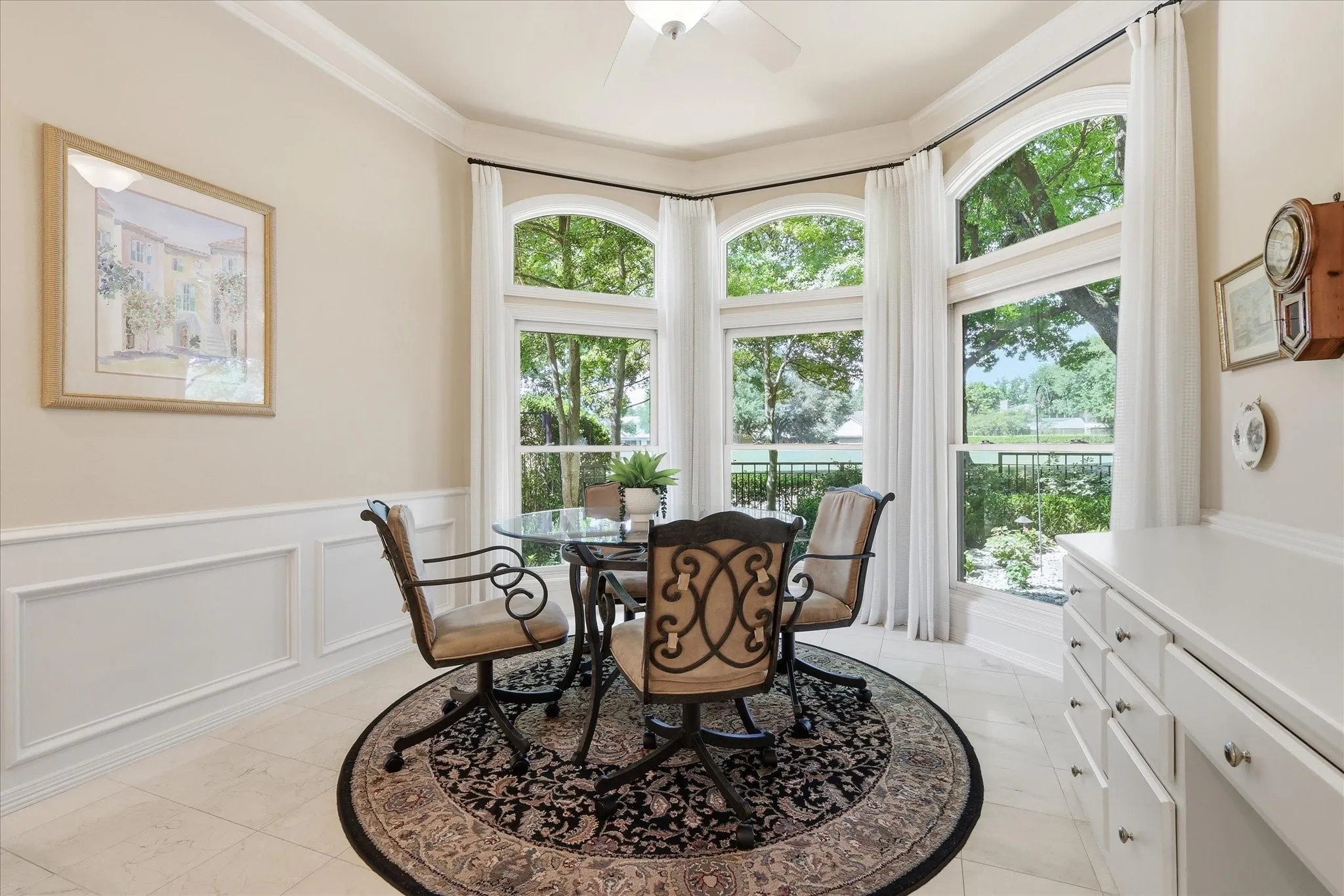Single Family Residence For Sale in Dallas County , 5909 Club Hill Place, Dallas, Texas 75248, 3 Bedroom, 4 Bathroom, 2 Garage spaces, 4,015 Sqft, built in 1985, mls#21337807, Real Estate Agent in Dallas, Homes For Sale in Dallas county, Homes For Sale in Dallas, Realtor in Dallas Texas, Real Estate Brokerage Independent Realty Texas, Luminita Cordes Realtor