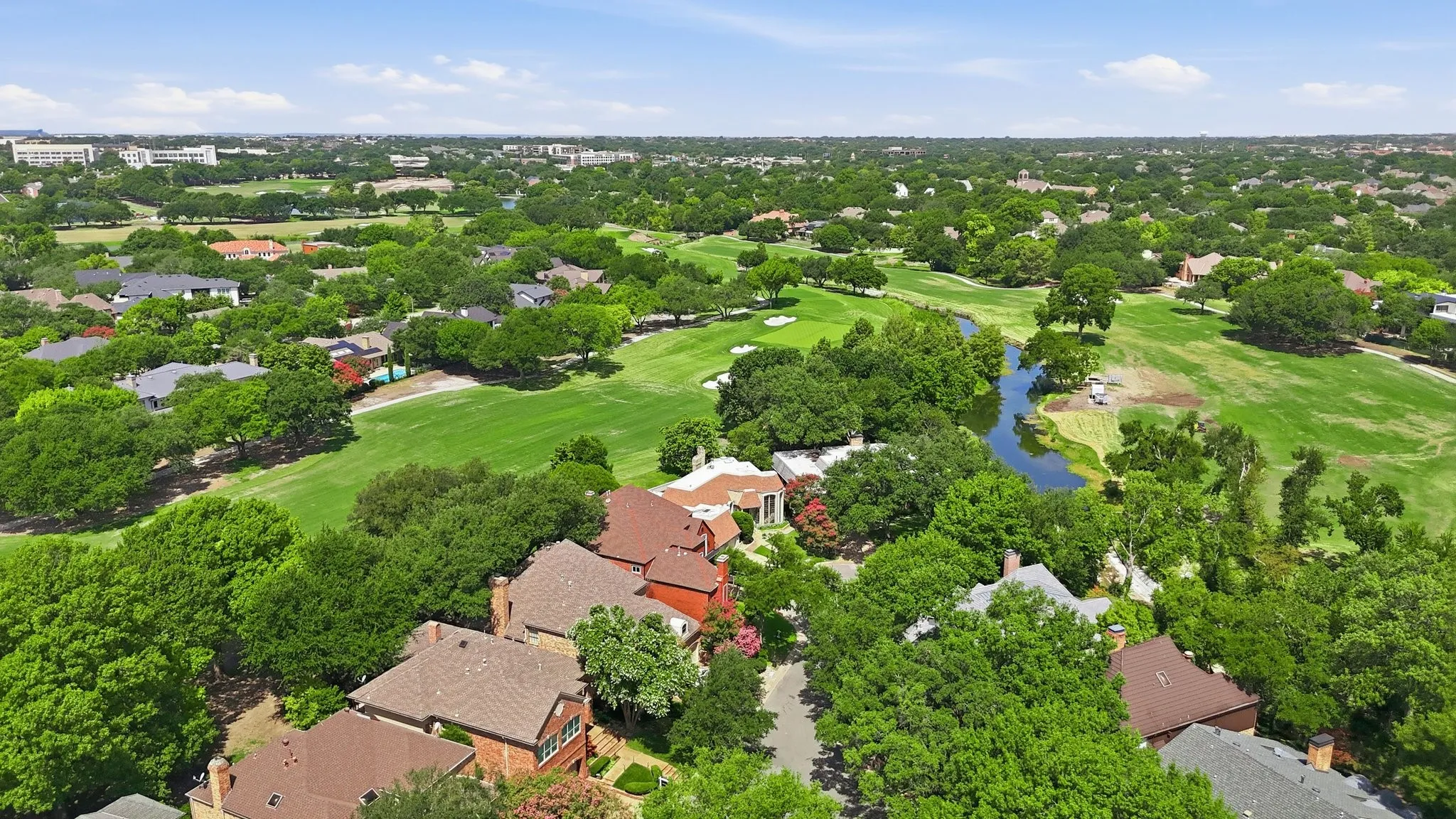 Single Family Residence For Sale in Dallas County , 5909 Club Hill Place, Dallas, Texas 75248, 3 Bedroom, 4 Bathroom, 2 Garage spaces, 4,015 Sqft, built in 1985, mls#21337807, Real Estate Agent in Dallas, Homes For Sale in Dallas county, Homes For Sale in Dallas, Realtor in Dallas Texas, Real Estate Brokerage Independent Realty Texas, Luminita Cordes Realtor
