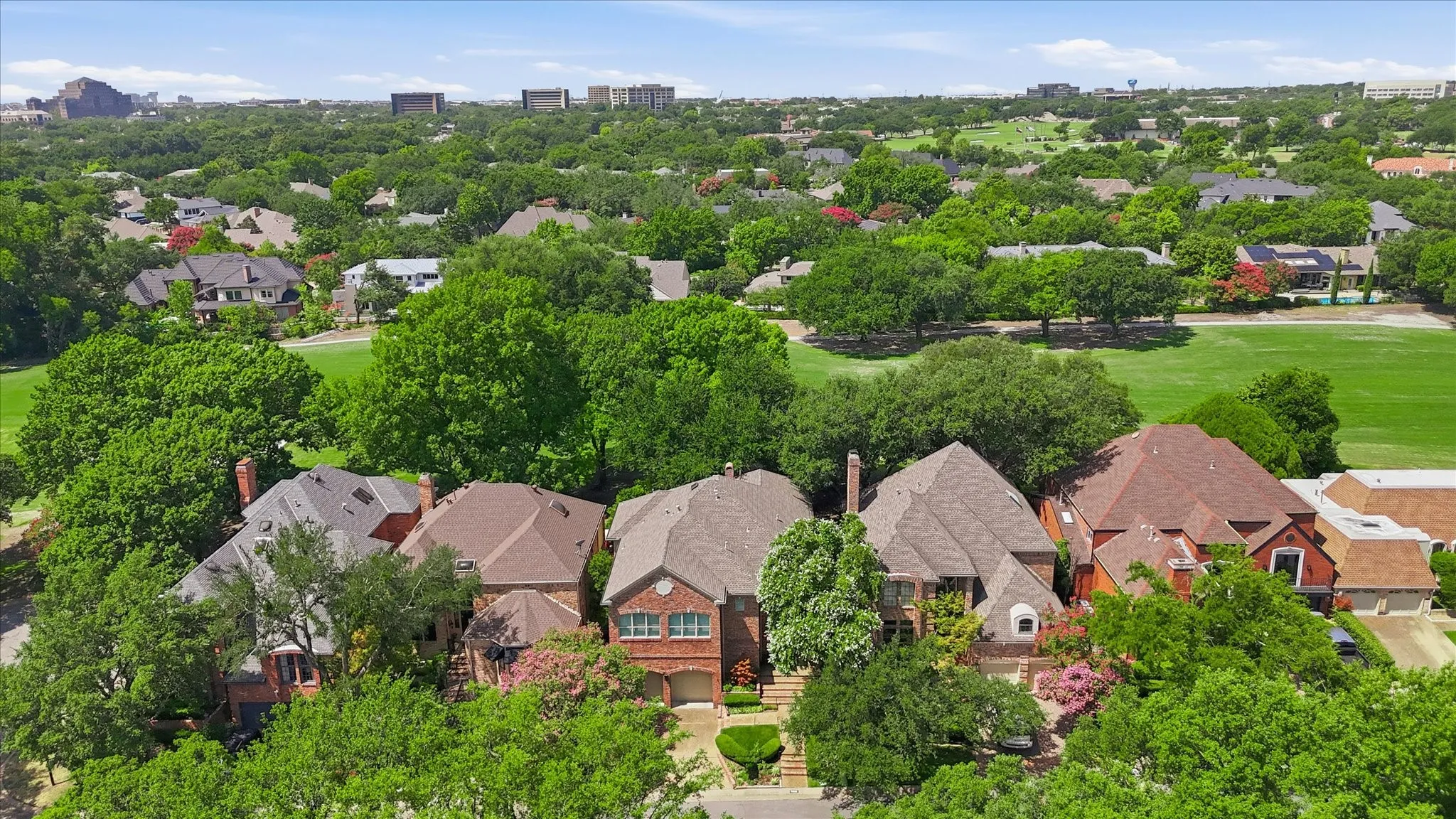 Single Family Residence For Sale in Dallas County , 5909 Club Hill Place, Dallas, Texas 75248, 3 Bedroom, 4 Bathroom, 2 Garage spaces, 4,015 Sqft, built in 1985, mls#21337807, Real Estate Agent in Dallas, Homes For Sale in Dallas county, Homes For Sale in Dallas, Realtor in Dallas Texas, Real Estate Brokerage Independent Realty Texas, Luminita Cordes Realtor