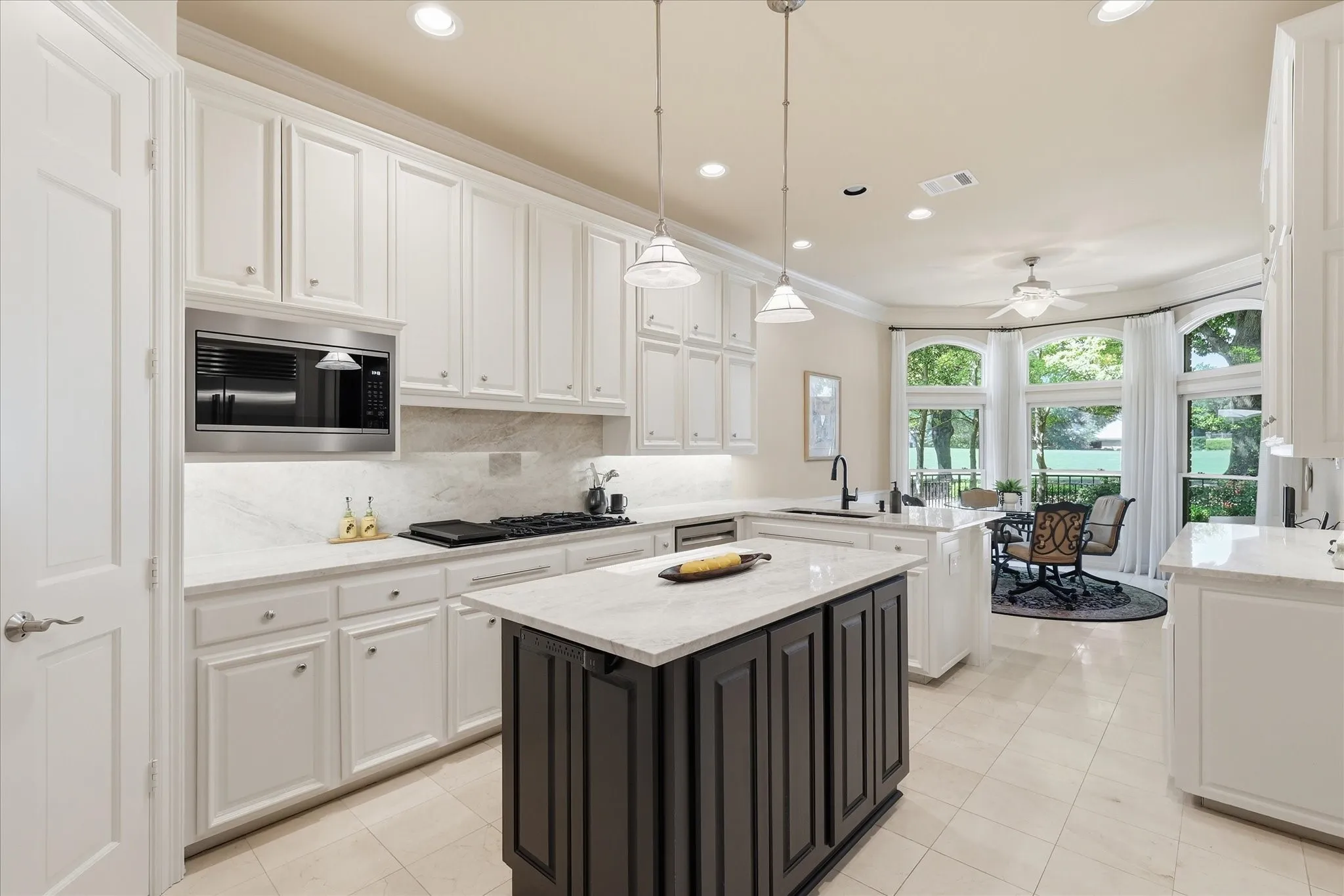 Single Family Residence For Sale in Dallas County , 5909 Club Hill Place, Dallas, Texas 75248, 3 Bedroom, 4 Bathroom, 2 Garage spaces, 4,015 Sqft, built in 1985, mls#21337807, Real Estate Agent in Dallas, Homes For Sale in Dallas county, Homes For Sale in Dallas, Realtor in Dallas Texas, Real Estate Brokerage Independent Realty Texas, Luminita Cordes Realtor