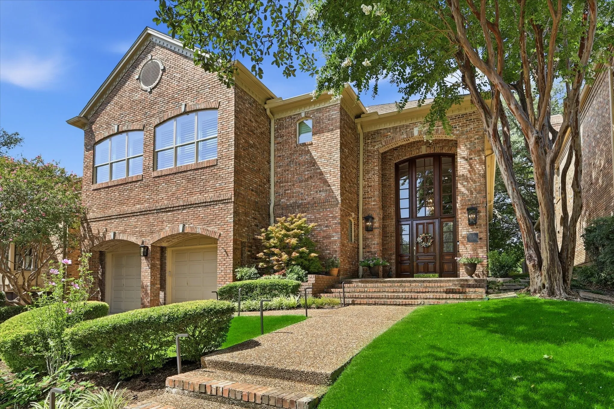 Single Family Residence For Sale in Dallas County , 5909 Club Hill Place, Dallas, Texas 75248, 3 Bedroom, 4 Bathroom, 2 Garage spaces, 4,015 Sqft, built in 1985, mls#21337807, Real Estate Agent in Dallas, Homes For Sale in Dallas county, Homes For Sale in Dallas, Realtor in Dallas Texas, Real Estate Brokerage Independent Realty Texas, Luminita Cordes Realtor