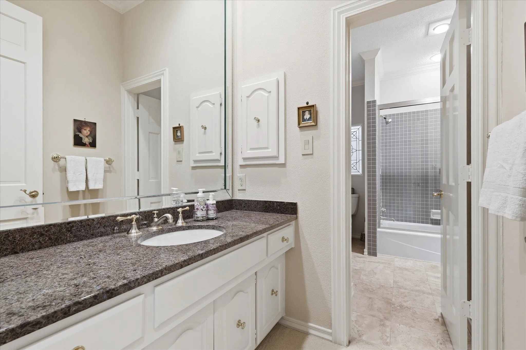 Single Family Residence For Sale in Dallas County , 5909 Club Hill Place, Dallas, Texas 75248, 3 Bedroom, 4 Bathroom, 2 Garage spaces, 4,015 Sqft, built in 1985, mls#21337807, Real Estate Agent in Dallas, Homes For Sale in Dallas county, Homes For Sale in Dallas, Realtor in Dallas Texas, Real Estate Brokerage Independent Realty Texas, Luminita Cordes Realtor