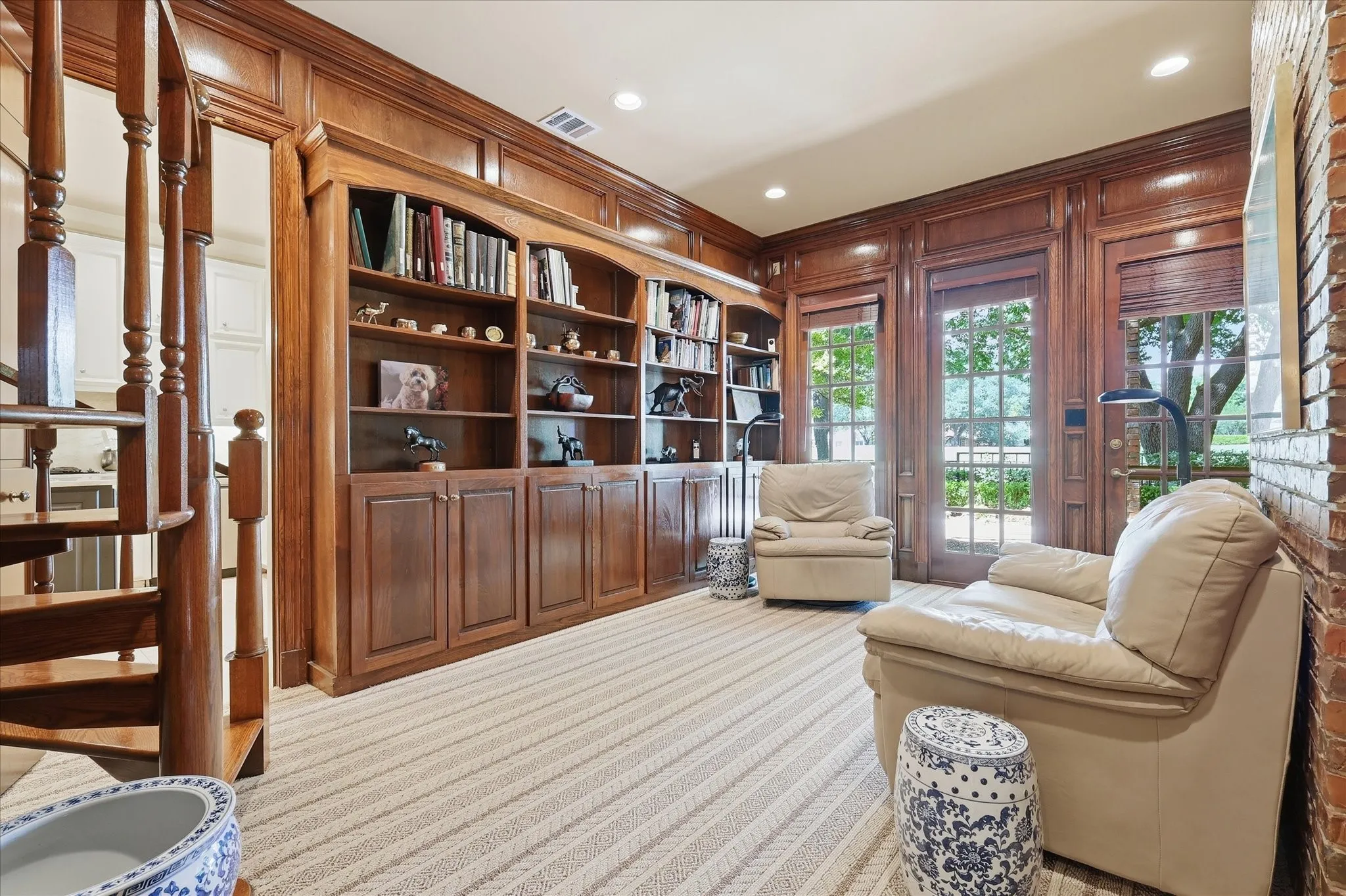 Single Family Residence For Sale in Dallas County , 5909 Club Hill Place, Dallas, Texas 75248, 3 Bedroom, 4 Bathroom, 2 Garage spaces, 4,015 Sqft, built in 1985, mls#21337807, Real Estate Agent in Dallas, Homes For Sale in Dallas county, Homes For Sale in Dallas, Realtor in Dallas Texas, Real Estate Brokerage Independent Realty Texas, Luminita Cordes Realtor