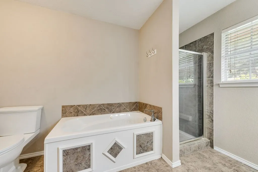 Single Family Residence For Sale in Johnson County , 301 South Circle, Grandview, Texas 76050, 3 Bedroom, 2 Bathroom, 2 Garage spaces, 2,212 Sqft, built in 1994, mls#21339361, Real Estate Agent in Grandview, Homes For Sale in Johnson county, Homes For Sale in Grandview, Realtor in Grandview Texas, Real Estate Brokerage Independent Realty Texas, Luminita Cordes Realtor
