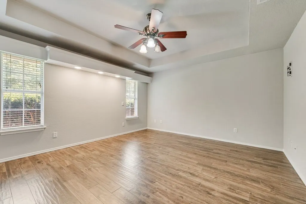 Single Family Residence For Sale in Johnson County , 301 South Circle, Grandview, Texas 76050, 3 Bedroom, 2 Bathroom, 2 Garage spaces, 2,212 Sqft, built in 1994, mls#21339361, Real Estate Agent in Grandview, Homes For Sale in Johnson county, Homes For Sale in Grandview, Realtor in Grandview Texas, Real Estate Brokerage Independent Realty Texas, Luminita Cordes Realtor