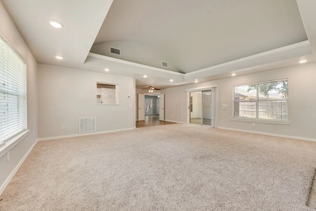 Single Family Residence For Sale in Johnson County , 301 South Circle, Grandview, Texas 76050, 3 Bedroom, 2 Bathroom, 2 Garage spaces, 2,212 Sqft, built in 1994, mls#21339361, Real Estate Agent in Grandview, Homes For Sale in Johnson county, Homes For Sale in Grandview, Realtor in Grandview Texas, Real Estate Brokerage Independent Realty Texas, Luminita Cordes Realtor