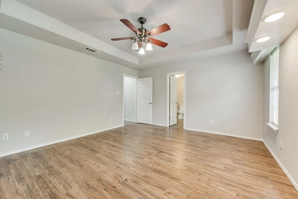 Single Family Residence For Sale in Johnson County , 301 South Circle, Grandview, Texas 76050, 3 Bedroom, 2 Bathroom, 2 Garage spaces, 2,212 Sqft, built in 1994, mls#21339361, Real Estate Agent in Grandview, Homes For Sale in Johnson county, Homes For Sale in Grandview, Realtor in Grandview Texas, Real Estate Brokerage Independent Realty Texas, Luminita Cordes Realtor