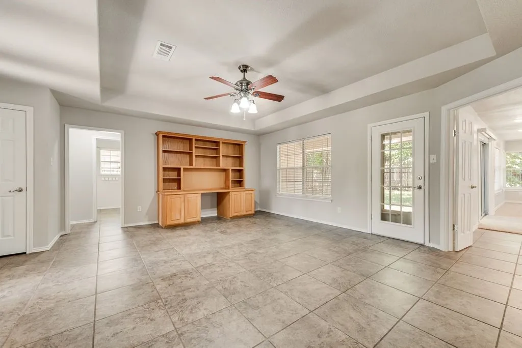 Single Family Residence For Sale in Johnson County , 301 South Circle, Grandview, Texas 76050, 3 Bedroom, 2 Bathroom, 2 Garage spaces, 2,212 Sqft, built in 1994, mls#21339361, Real Estate Agent in Grandview, Homes For Sale in Johnson county, Homes For Sale in Grandview, Realtor in Grandview Texas, Real Estate Brokerage Independent Realty Texas, Luminita Cordes Realtor