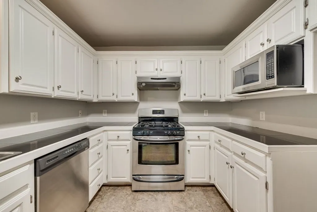 Single Family Residence For Sale in Johnson County , 301 South Circle, Grandview, Texas 76050, 3 Bedroom, 2 Bathroom, 2 Garage spaces, 2,212 Sqft, built in 1994, mls#21339361, Real Estate Agent in Grandview, Homes For Sale in Johnson county, Homes For Sale in Grandview, Realtor in Grandview Texas, Real Estate Brokerage Independent Realty Texas, Luminita Cordes Realtor