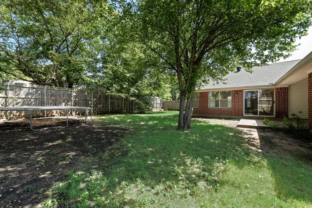 Single Family Residence For Sale in Johnson County , 301 South Circle, Grandview, Texas 76050, 3 Bedroom, 2 Bathroom, 2 Garage spaces, 2,212 Sqft, built in 1994, mls#21339361, Real Estate Agent in Grandview, Homes For Sale in Johnson county, Homes For Sale in Grandview, Realtor in Grandview Texas, Real Estate Brokerage Independent Realty Texas, Luminita Cordes Realtor