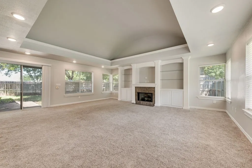Single Family Residence For Sale in Johnson County , 301 South Circle, Grandview, Texas 76050, 3 Bedroom, 2 Bathroom, 2 Garage spaces, 2,212 Sqft, built in 1994, mls#21339361, Real Estate Agent in Grandview, Homes For Sale in Johnson county, Homes For Sale in Grandview, Realtor in Grandview Texas, Real Estate Brokerage Independent Realty Texas, Luminita Cordes Realtor