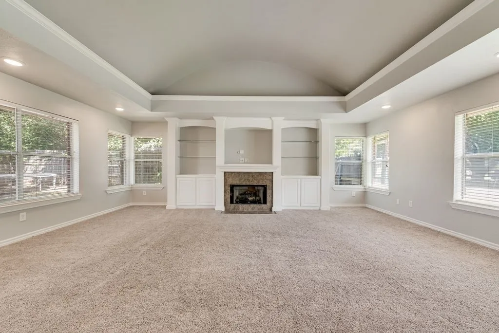 Single Family Residence For Sale in Johnson County , 301 South Circle, Grandview, Texas 76050, 3 Bedroom, 2 Bathroom, 2 Garage spaces, 2,212 Sqft, built in 1994, mls#21339361, Real Estate Agent in Grandview, Homes For Sale in Johnson county, Homes For Sale in Grandview, Realtor in Grandview Texas, Real Estate Brokerage Independent Realty Texas, Luminita Cordes Realtor