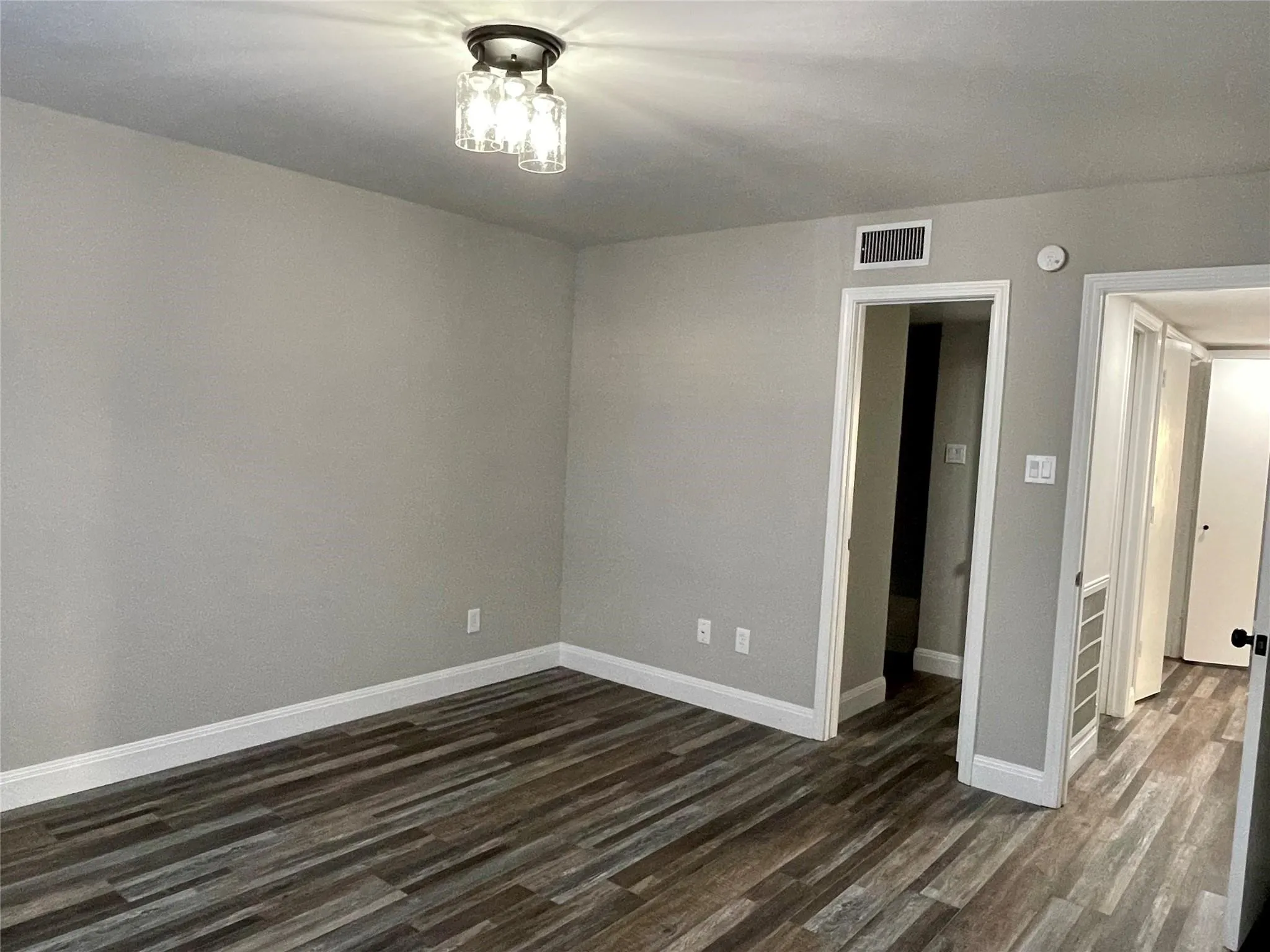 Single Family Residence For Sale in Dallas County , 3917 Queens Court, Garland, Texas 75043, 2 Bedroom, 1 Bathroom, Garage spaces, 992 Sqft, built in 1984, mls#21336001, Real Estate Agent in Garland, Homes For Sale in Dallas county, Homes For Sale in Garland, Realtor in Garland Texas, Real Estate Brokerage Independent Realty Texas, Luminita Cordes Realtor