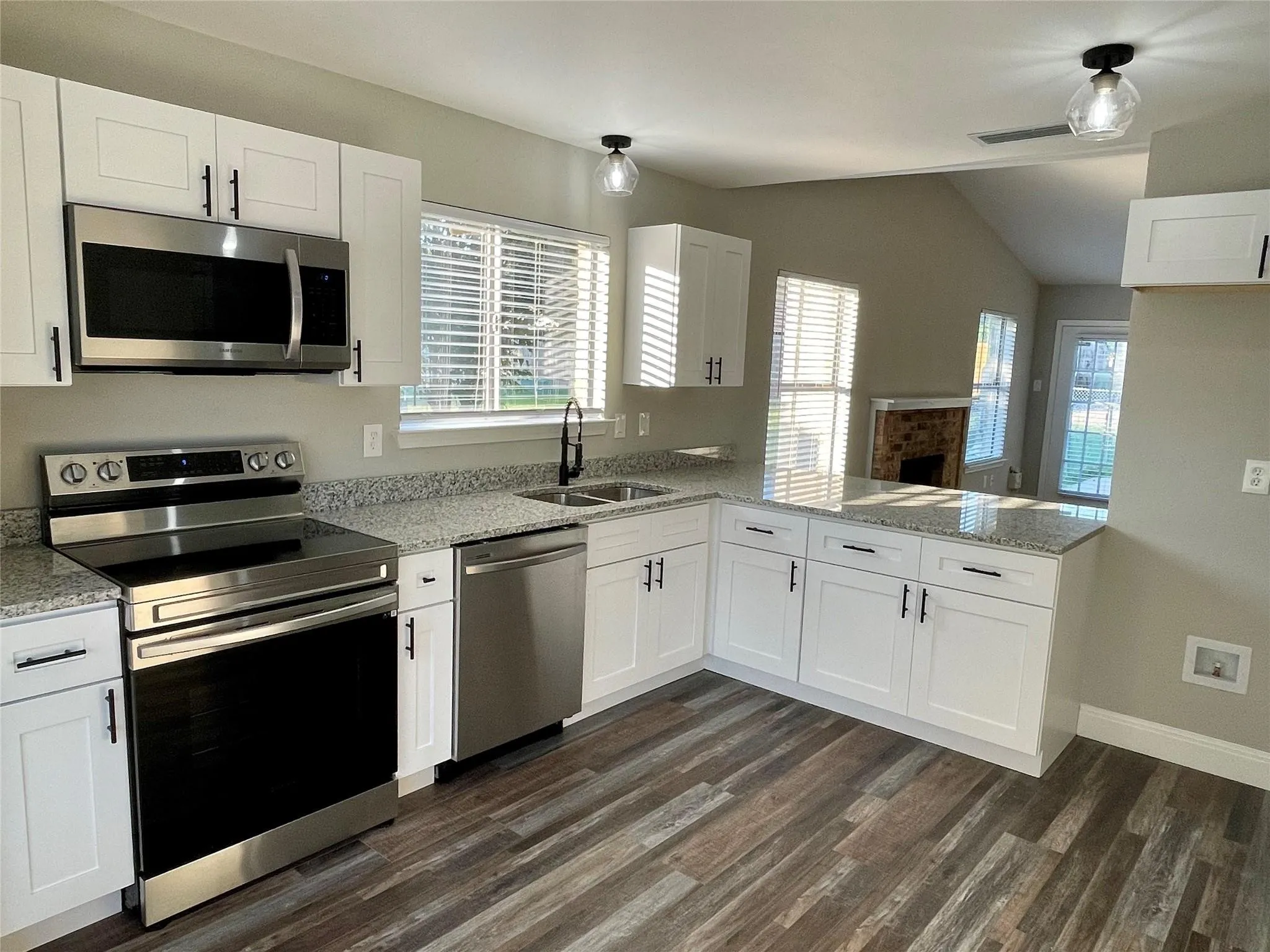 Single Family Residence For Sale in Dallas County , 3917 Queens Court, Garland, Texas 75043, 2 Bedroom, 1 Bathroom, Garage spaces, 992 Sqft, built in 1984, mls#21336001, Real Estate Agent in Garland, Homes For Sale in Dallas county, Homes For Sale in Garland, Realtor in Garland Texas, Real Estate Brokerage Independent Realty Texas, Luminita Cordes Realtor