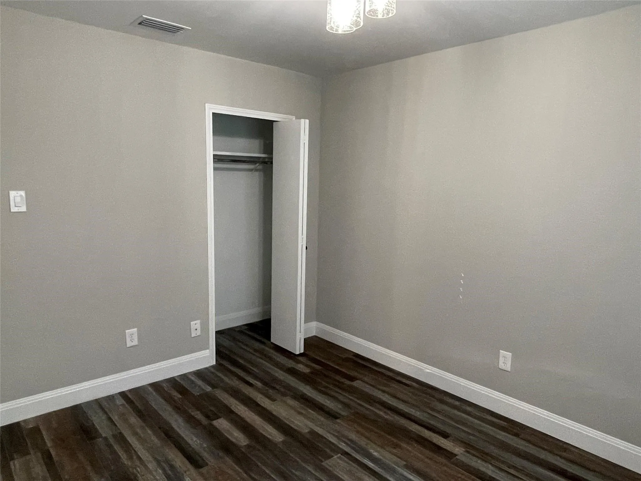 Single Family Residence For Sale in Dallas County , 3917 Queens Court, Garland, Texas 75043, 2 Bedroom, 1 Bathroom, Garage spaces, 992 Sqft, built in 1984, mls#21336001, Real Estate Agent in Garland, Homes For Sale in Dallas county, Homes For Sale in Garland, Realtor in Garland Texas, Real Estate Brokerage Independent Realty Texas, Luminita Cordes Realtor