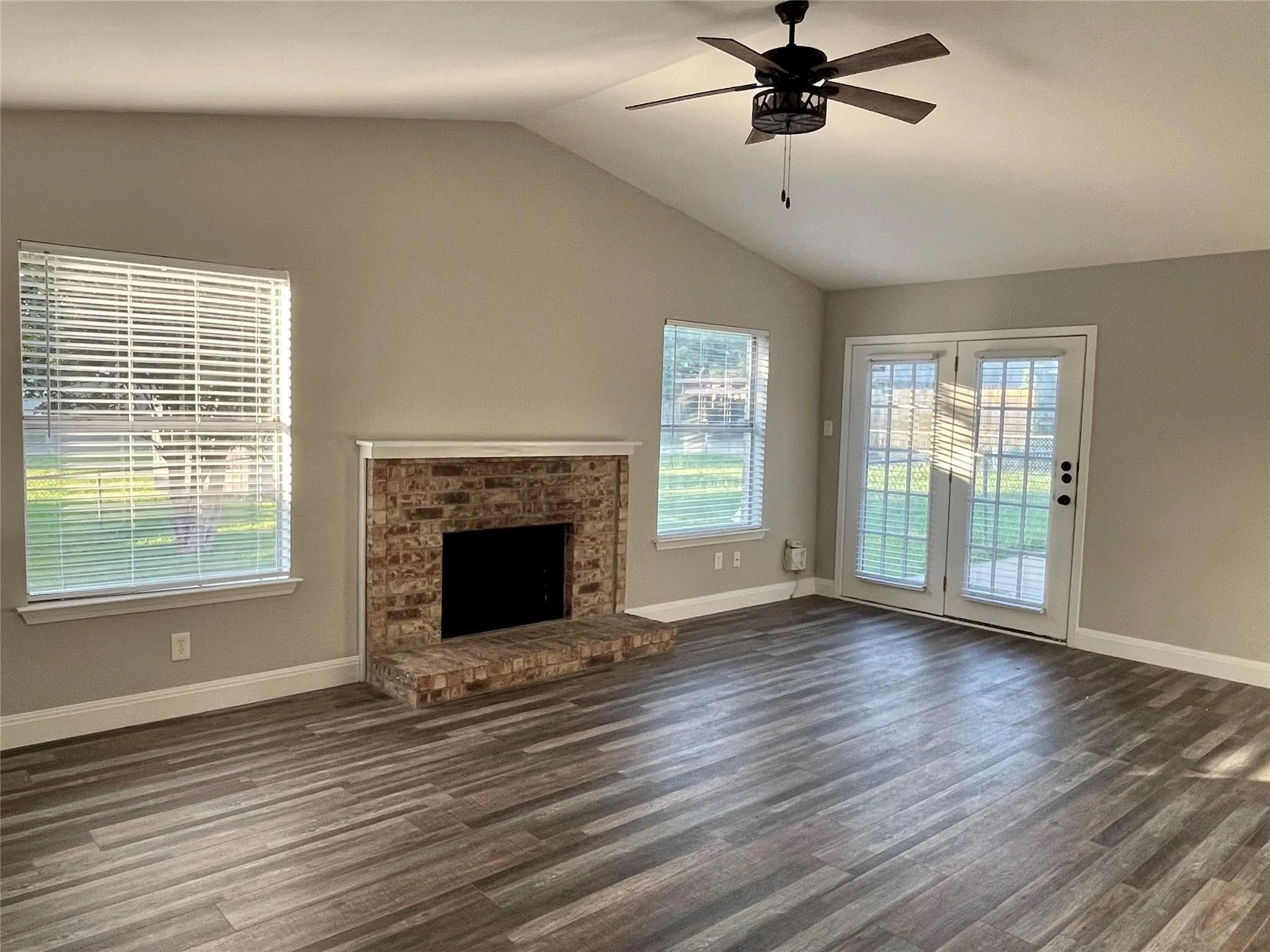 Single Family Residence For Sale in Dallas County , 3917 Queens Court, Garland, Texas 75043, 2 Bedroom, 1 Bathroom, Garage spaces, 992 Sqft, built in 1984, mls#21336001, Real Estate Agent in Garland, Homes For Sale in Dallas county, Homes For Sale in Garland, Realtor in Garland Texas, Real Estate Brokerage Independent Realty Texas, Luminita Cordes Realtor
